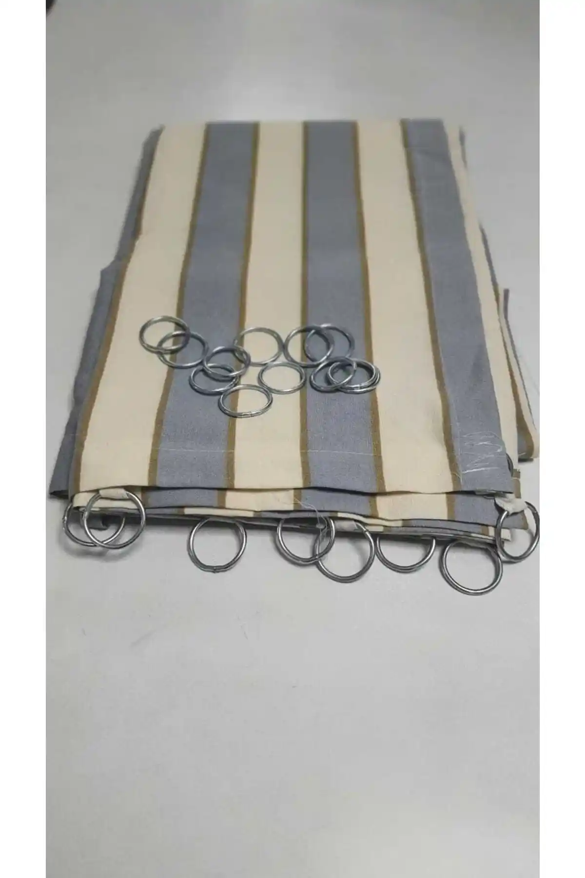 Devrim Olivya Tekstil Demir Halkalı Balkon Perdesi Günlük Kullanım ve Dayanıklılık