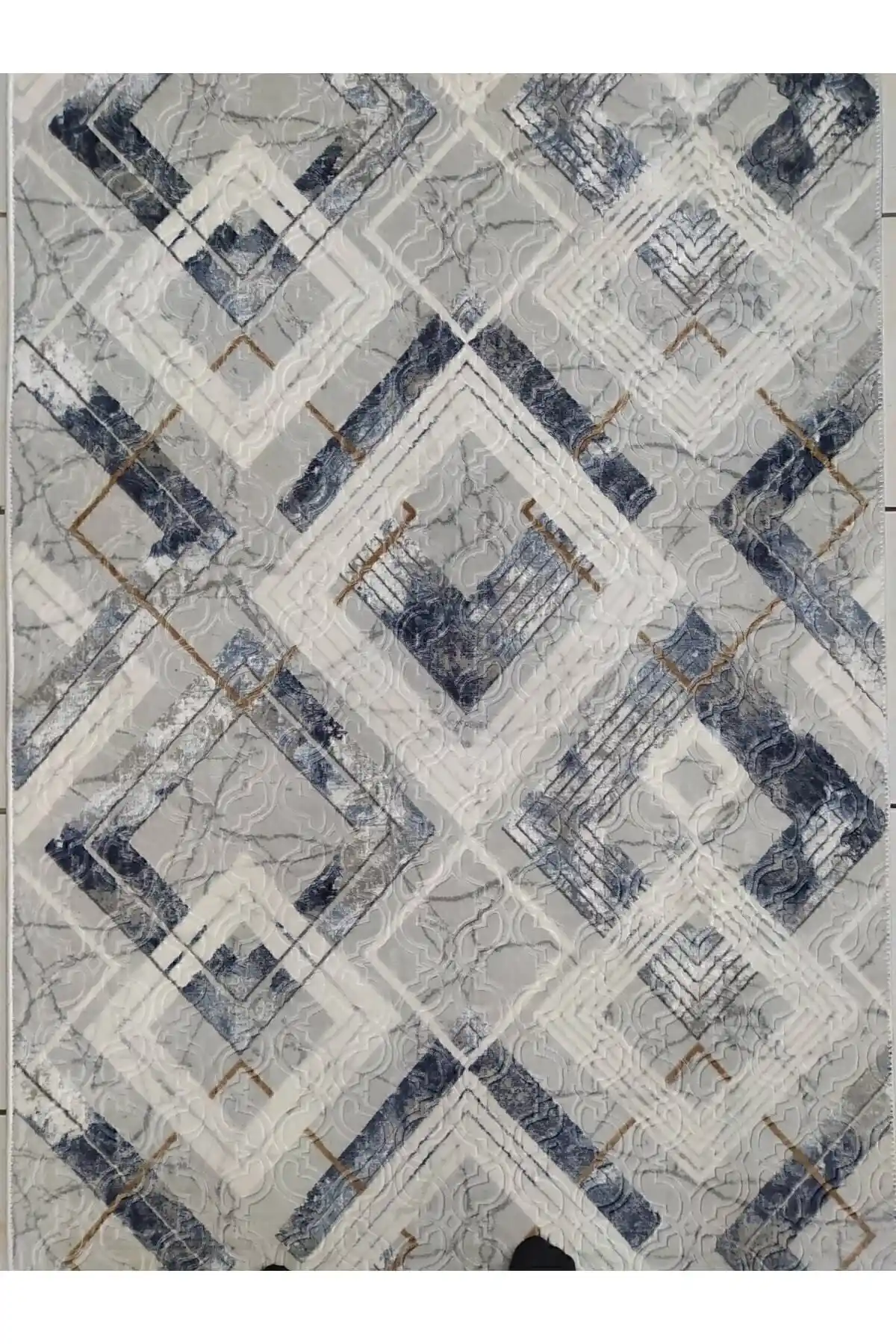 Dinarsu Halı Karşılaştırması: Kaymaz Tabanlı ve Yıkanabilir Modellerin Özellikleri