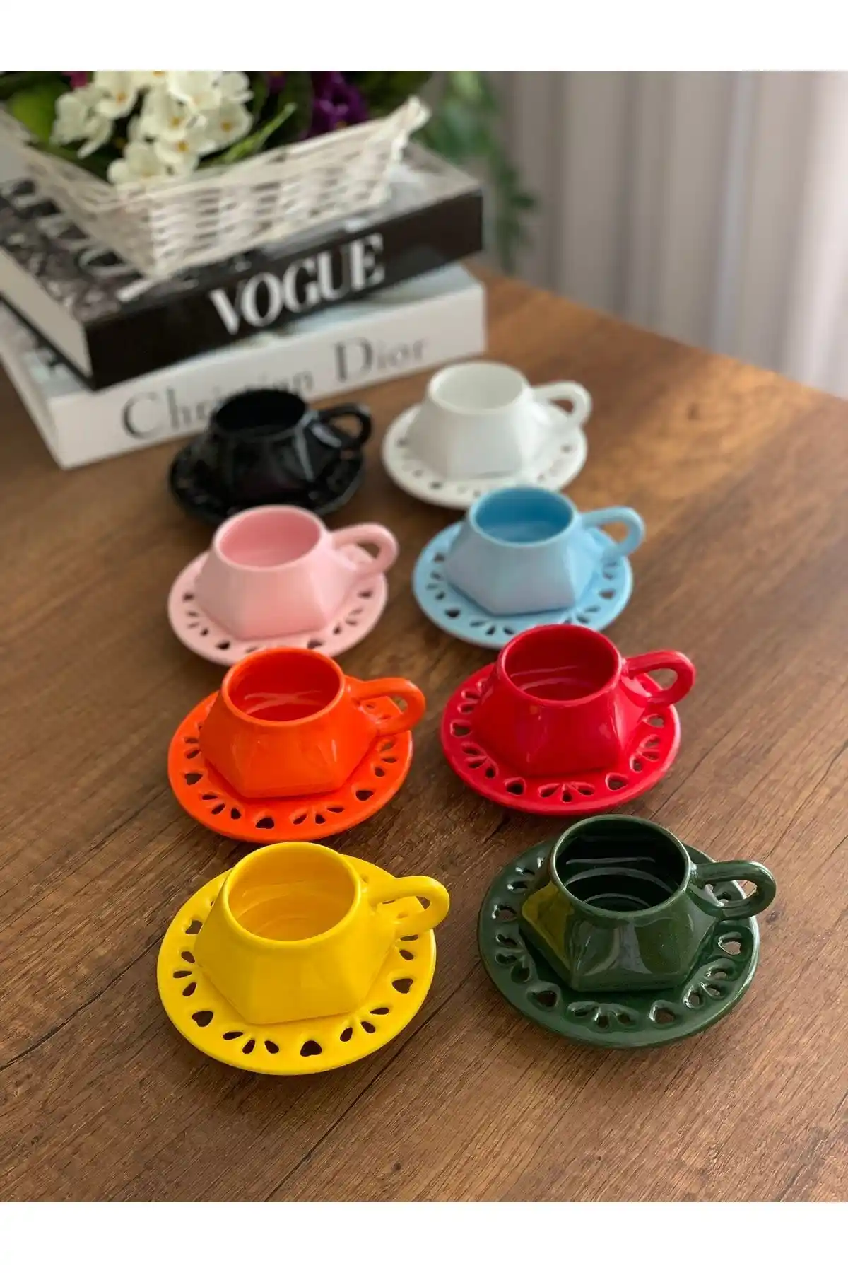 Doğa Temalı Geometrik Desenli 16 Parçalık Fincan Takımı Şıklık ve Dayanıklılık Sunar