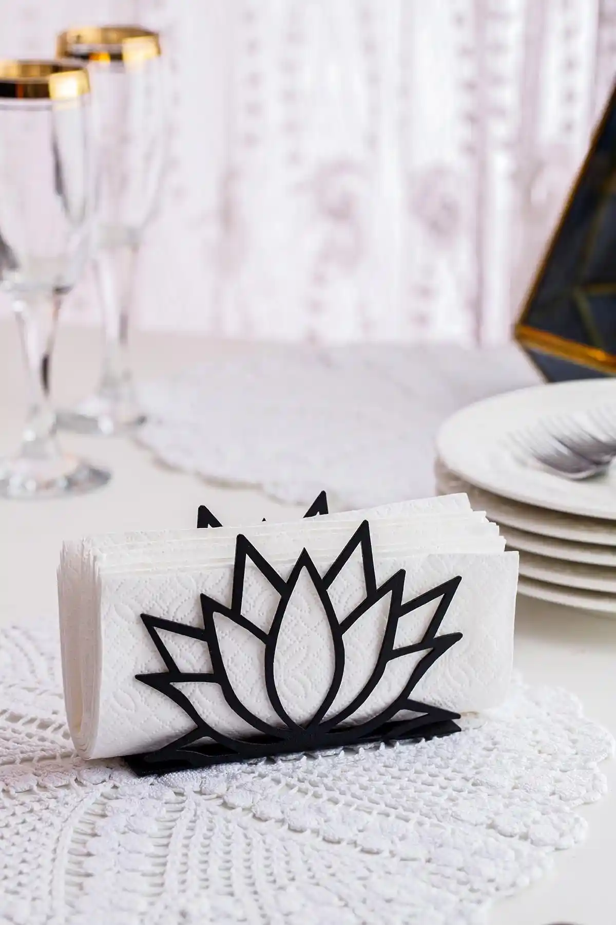 Doreline Lotus Çiçeği Motifli Metal Peçetelik Şık ve Dayanıklı Masa Dekorasyonu İçin