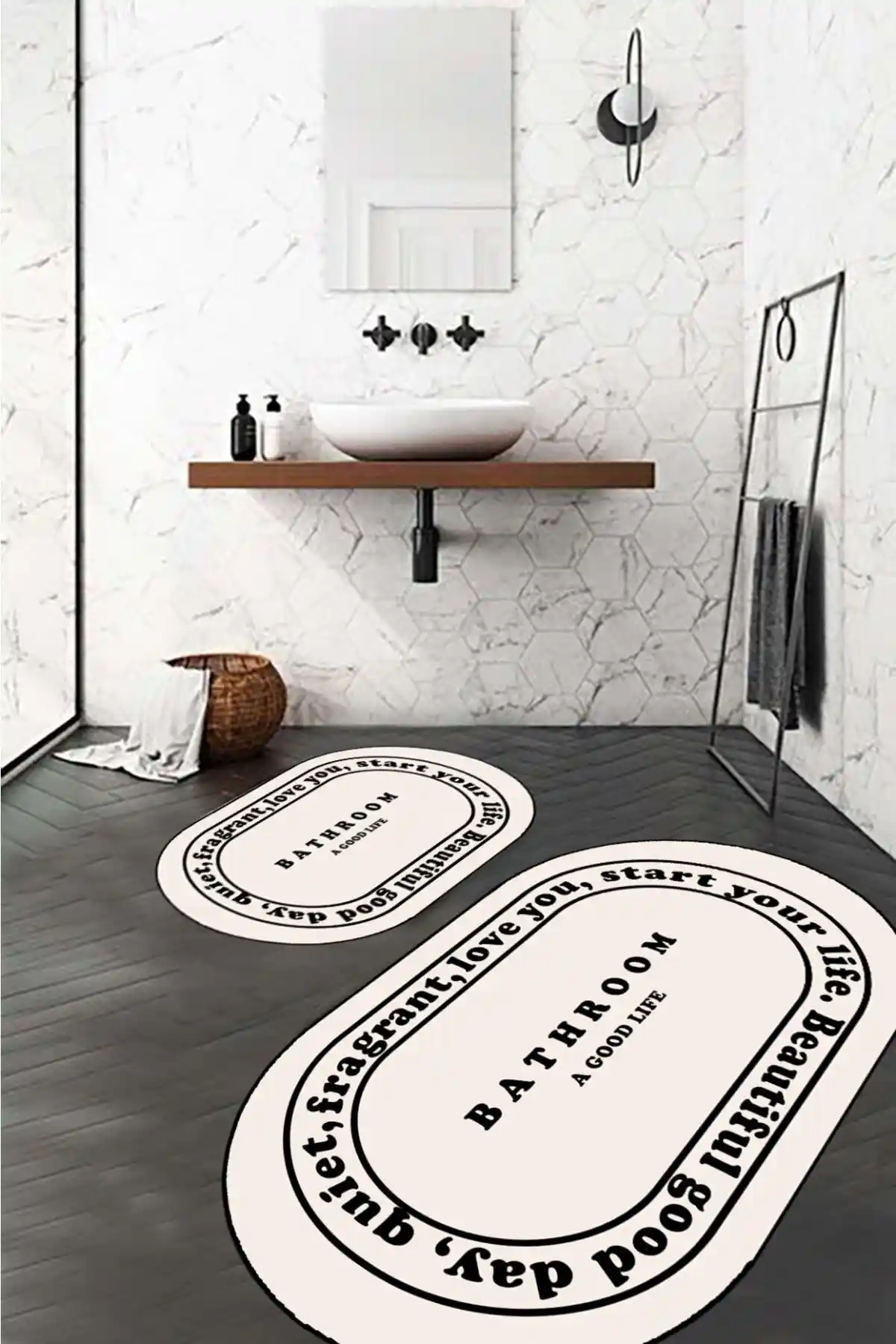 Eco Concept Kaymaz Tabanlı Banyo Paspası ve 2'li Klozet Takımı ile Şık ve Fonksiyonel Banyo Çözümü