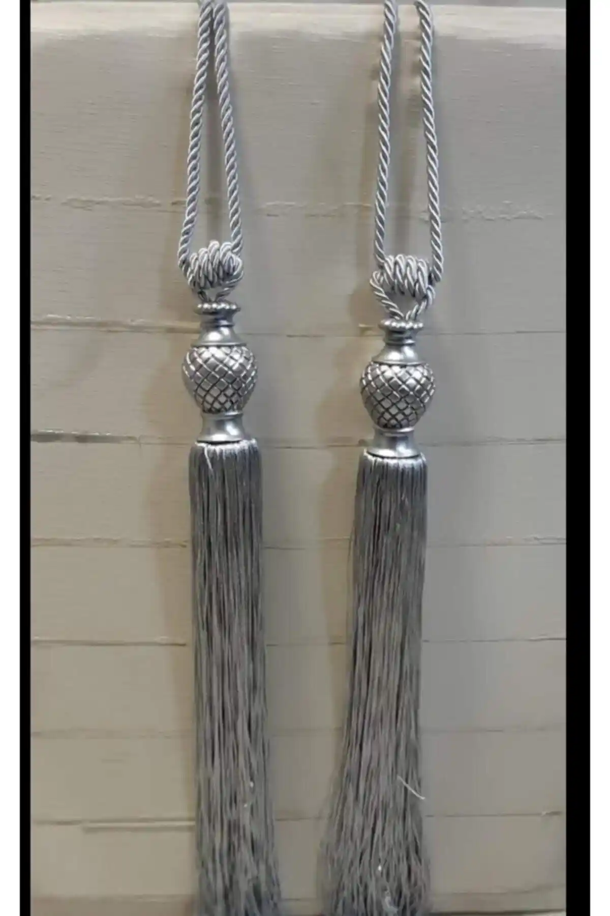 Ege'nin Atölyesi Gri Renkli Fon Perde Bağlama Aparatı - Pratik ve Şık Çözüm