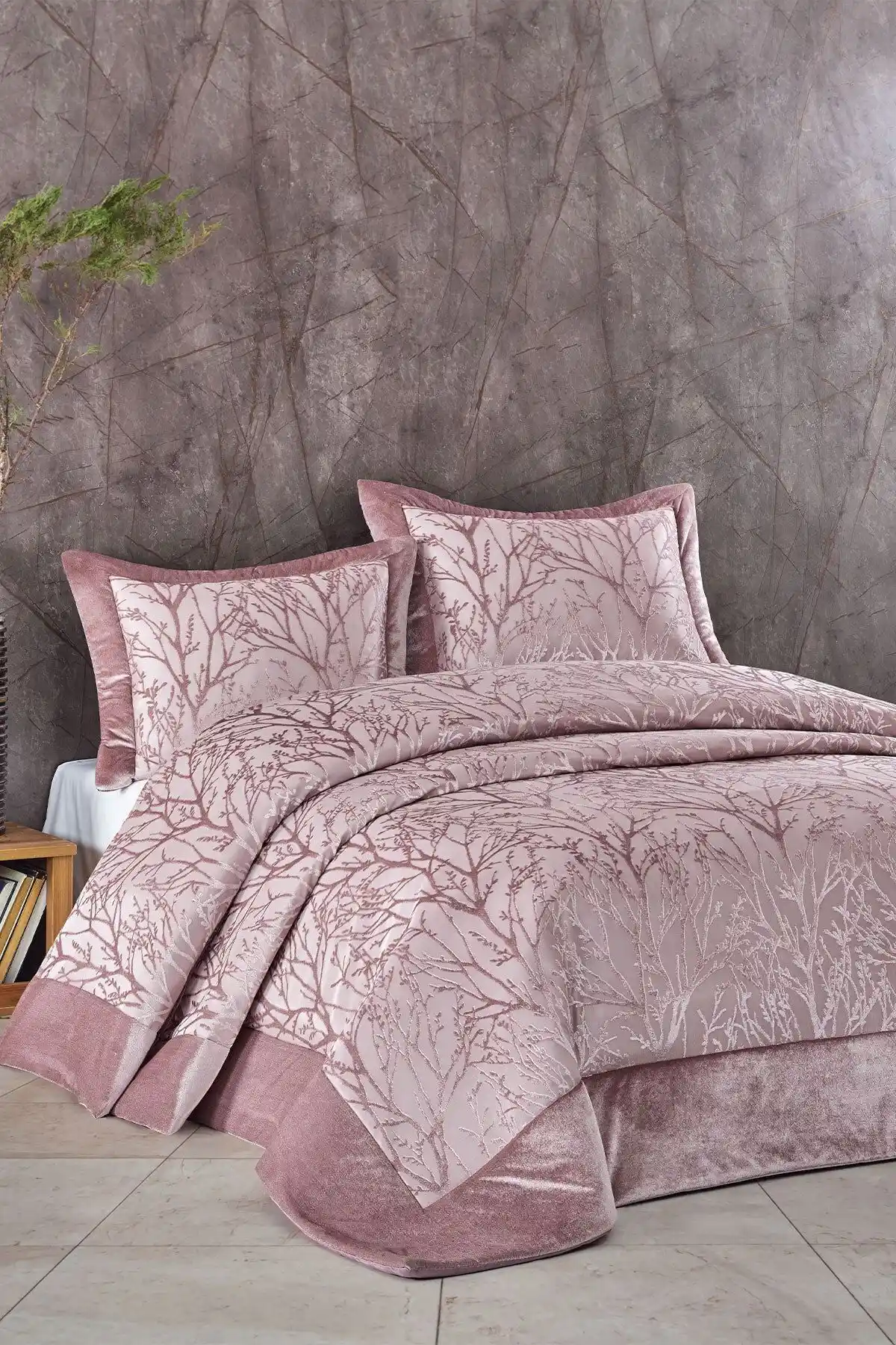 Elart Yatak Örtüsü Takımı Bahar Renkleri ve Modern Tasarımıyla Şıklık Sunar