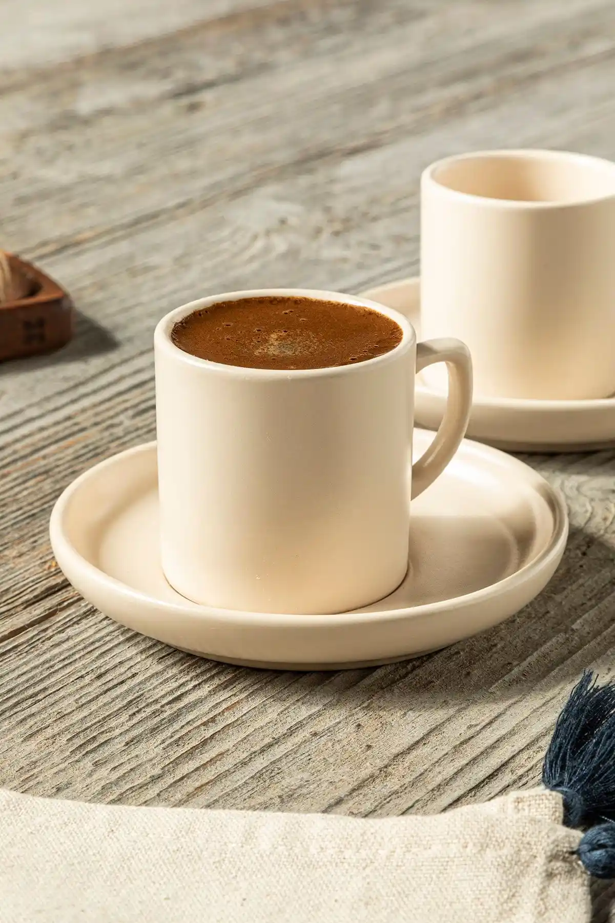 Elated Seramik Kahve Fincan Takımı: Klasik Tasarım ve Dayanıklılık Özelliğiyle