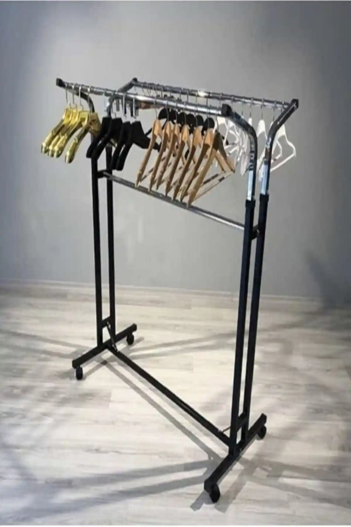 Elbise Askılıkları Karşılaştırması: HOMEBELLA V Ayarlı ve Tedarikcenter Modelleri