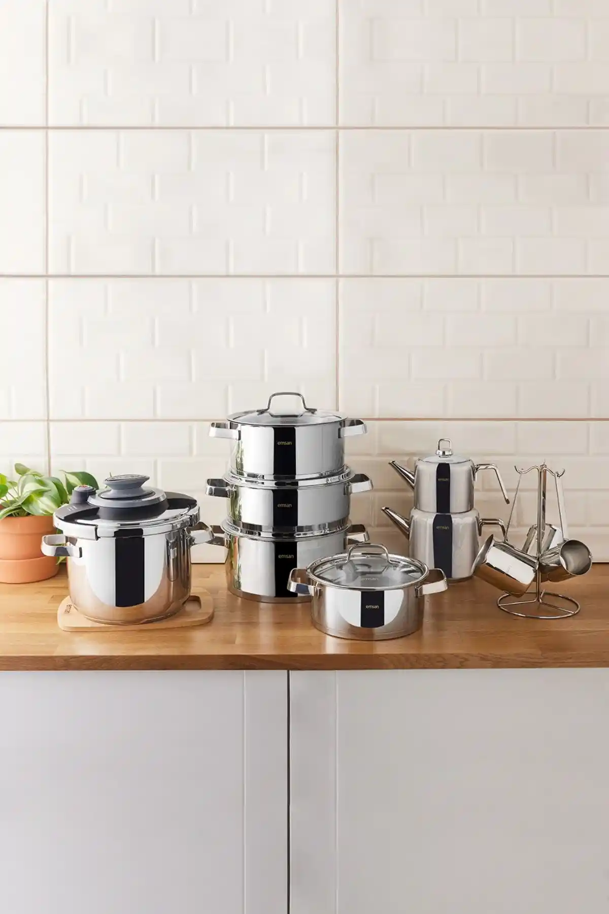 Emsan Asterion 17 Parça Çelik Çeyiz Seti ile Mutfakta Şıklık ve Dayanıklılık