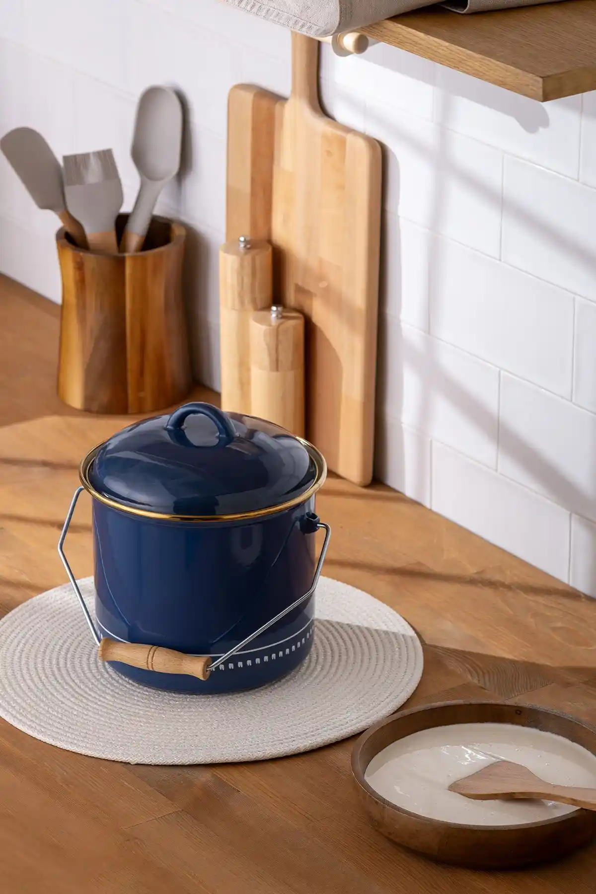 Emsan Hasbahçe Emaye Yoğurt Tenceresi 18 cm dayanıklı ve şık mutfak gereci