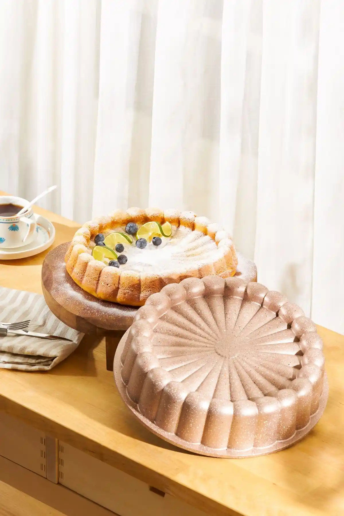 Emsan Kek Kalıpları Karşılaştırması: Daisy Rosegold ve Griss Hardstone Modelleri