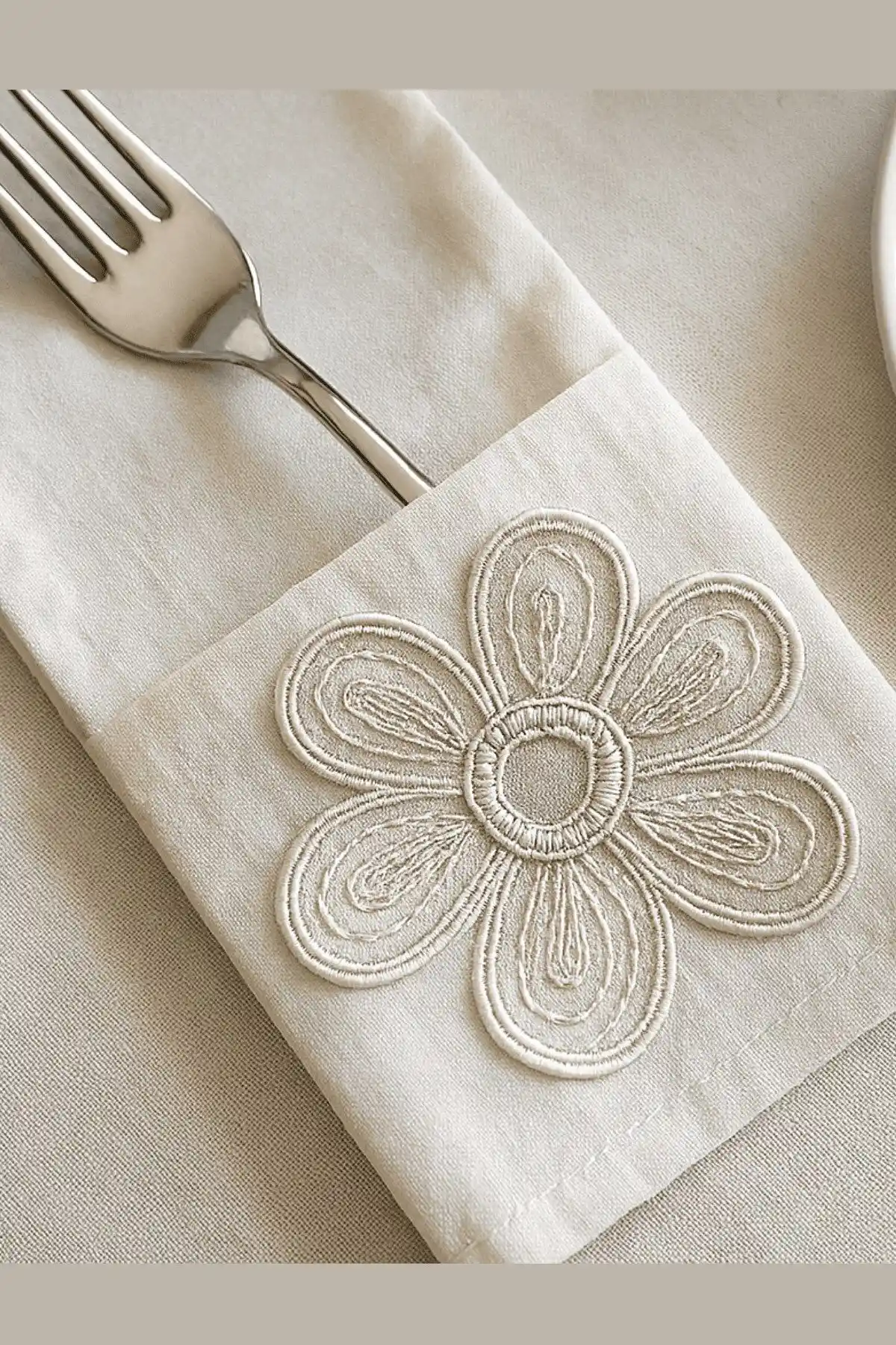 Emtory Home 6'lı Çiçek Dantelli Krem Keten Kaşıklık Seti Modern ve Şık Masa Dekorasyonu İçin