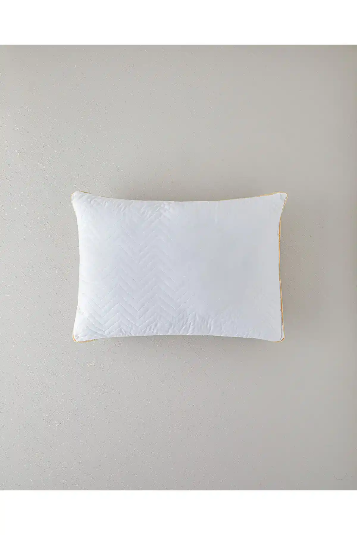 English Home Air Plus Mikrofiber Yastık Beyaz-Gold Şık ve Konforlu Uyku Deneyimi İçin Idealdir