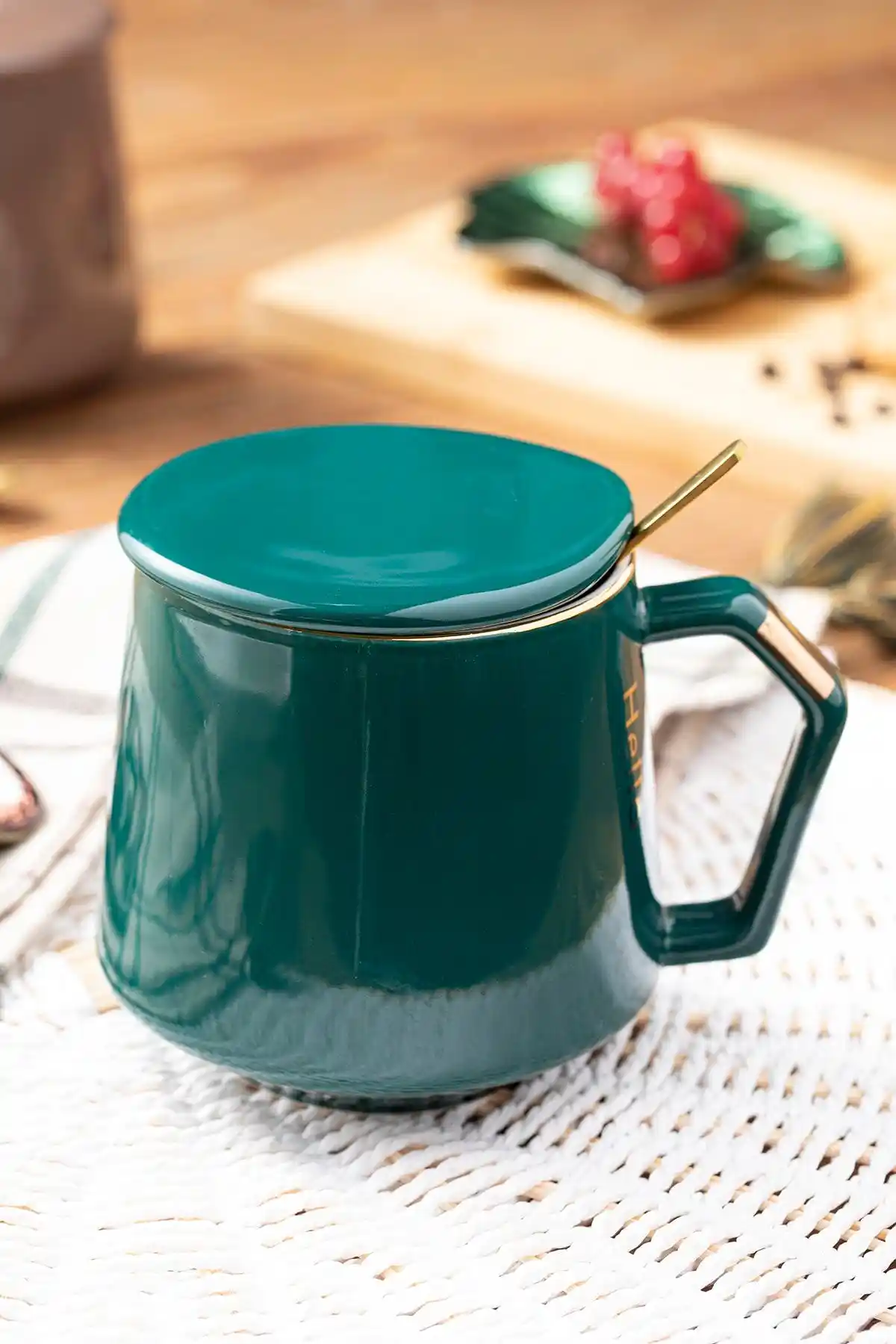 English Home Felicia Dolomite Kapaklı Kaşıklı Yeşil Kupa 380 ml Modern ve Dayanıklı Tasarım