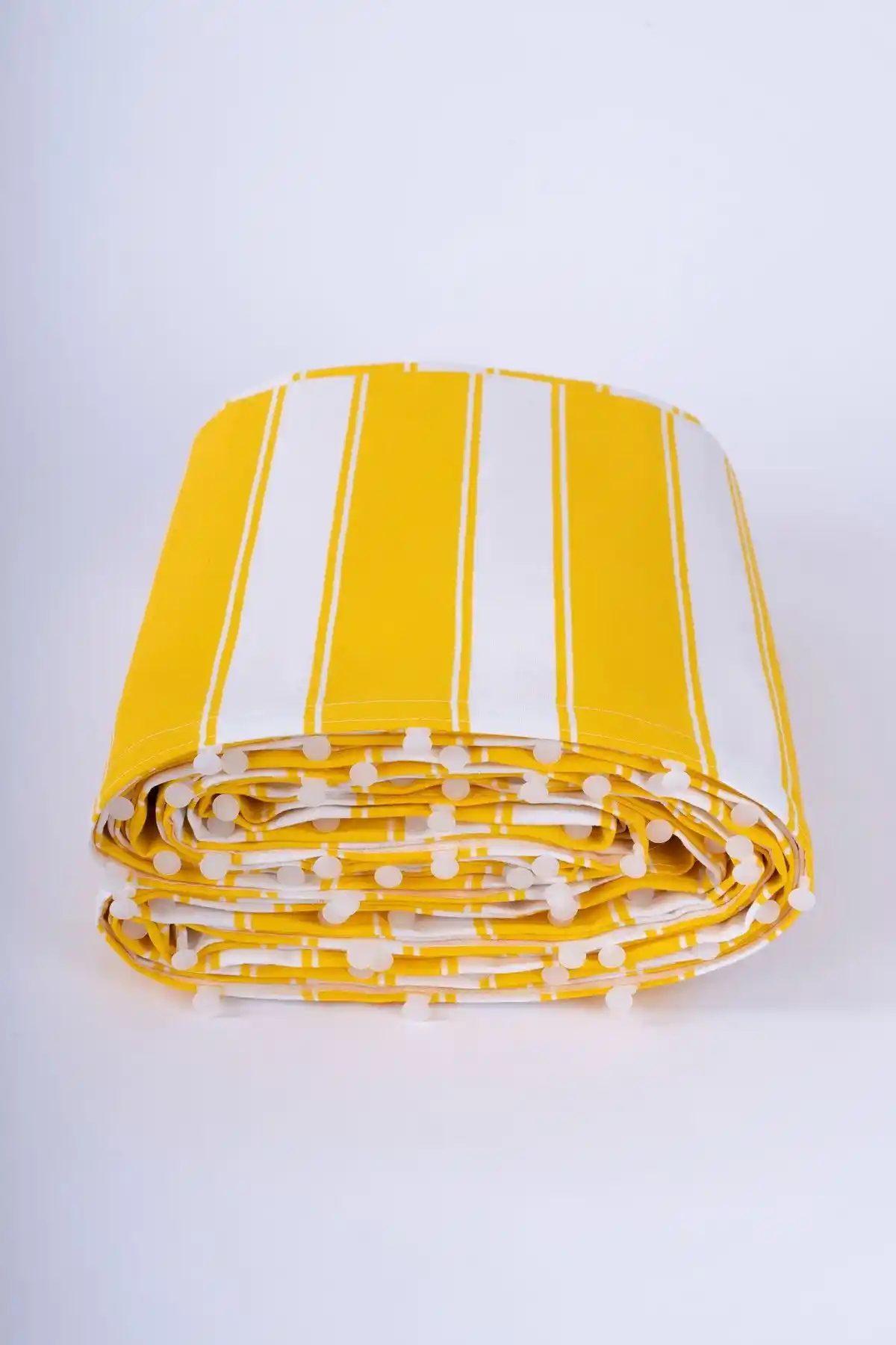 Ercanlı Balkon Perdesi: Dayanıklı ve Estetik Koruma Çözümü Balkonlarınız İçin