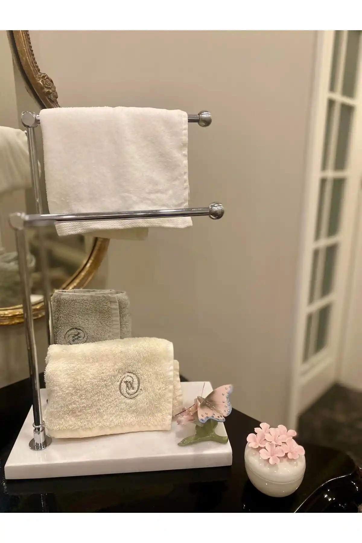 Farklıevim Mermer Ayaklı Metal Banyo El Havluluk ve Kağıt Havluluk Standı Özellikleri