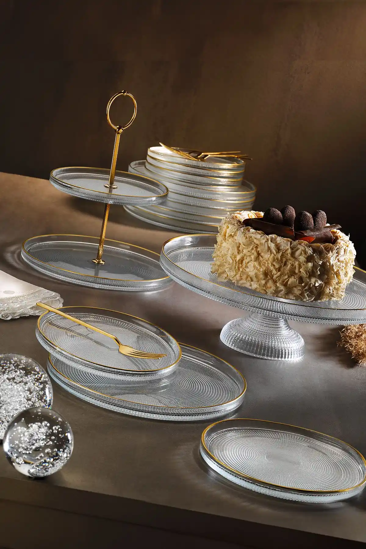 Fecra Loren 14 Parça Sunum ve Servis Seti Modern ve Şık Tasarımıyla Öne Çıkar