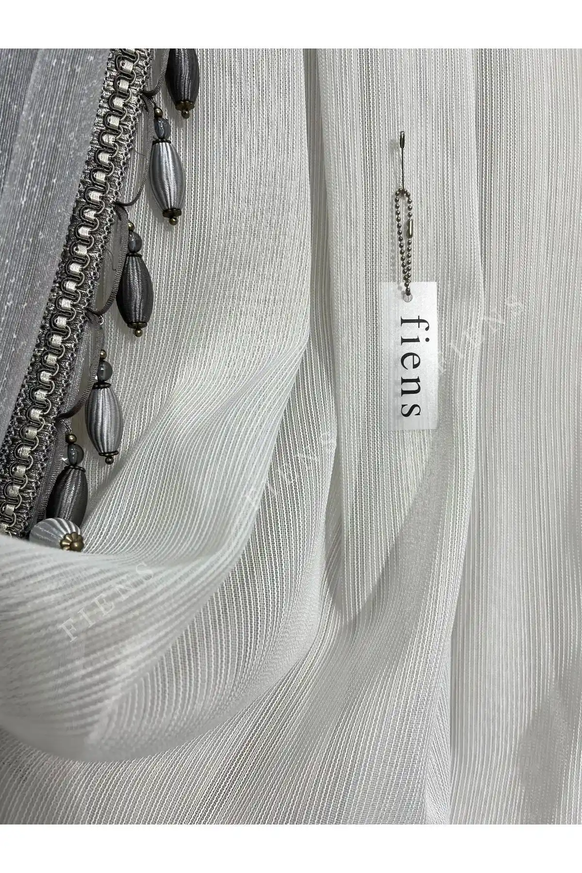 FİENS Fantazi Kırık Beyaz Pırlanta 1/3 Kat Sık Pileli Perde Ev Dekorasyonunda Zarafet ve Fonksiyonellik