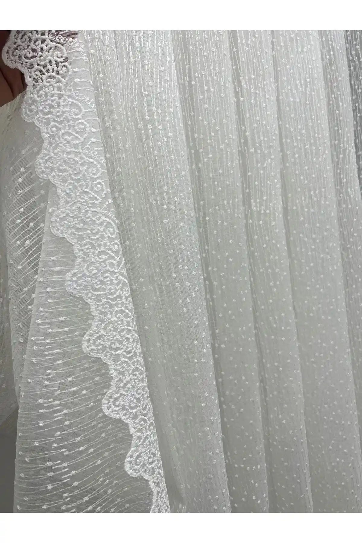 FİENS Kısa 8020 Prıltı Tül Perde: Estetik ve Fonksiyonellik Bir Arada