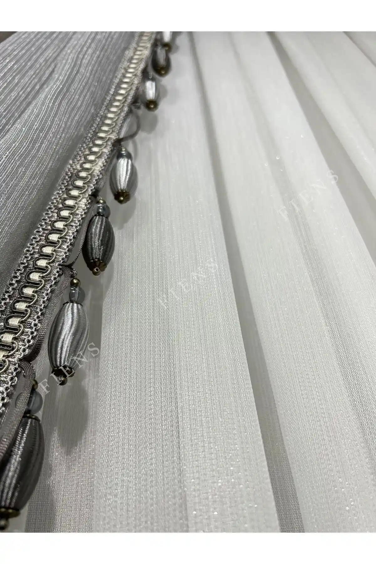 FİENS Taç Simli Bambu Perde: Estetik ve Fonksiyonellik ile Modern Ev Dekorasyonu