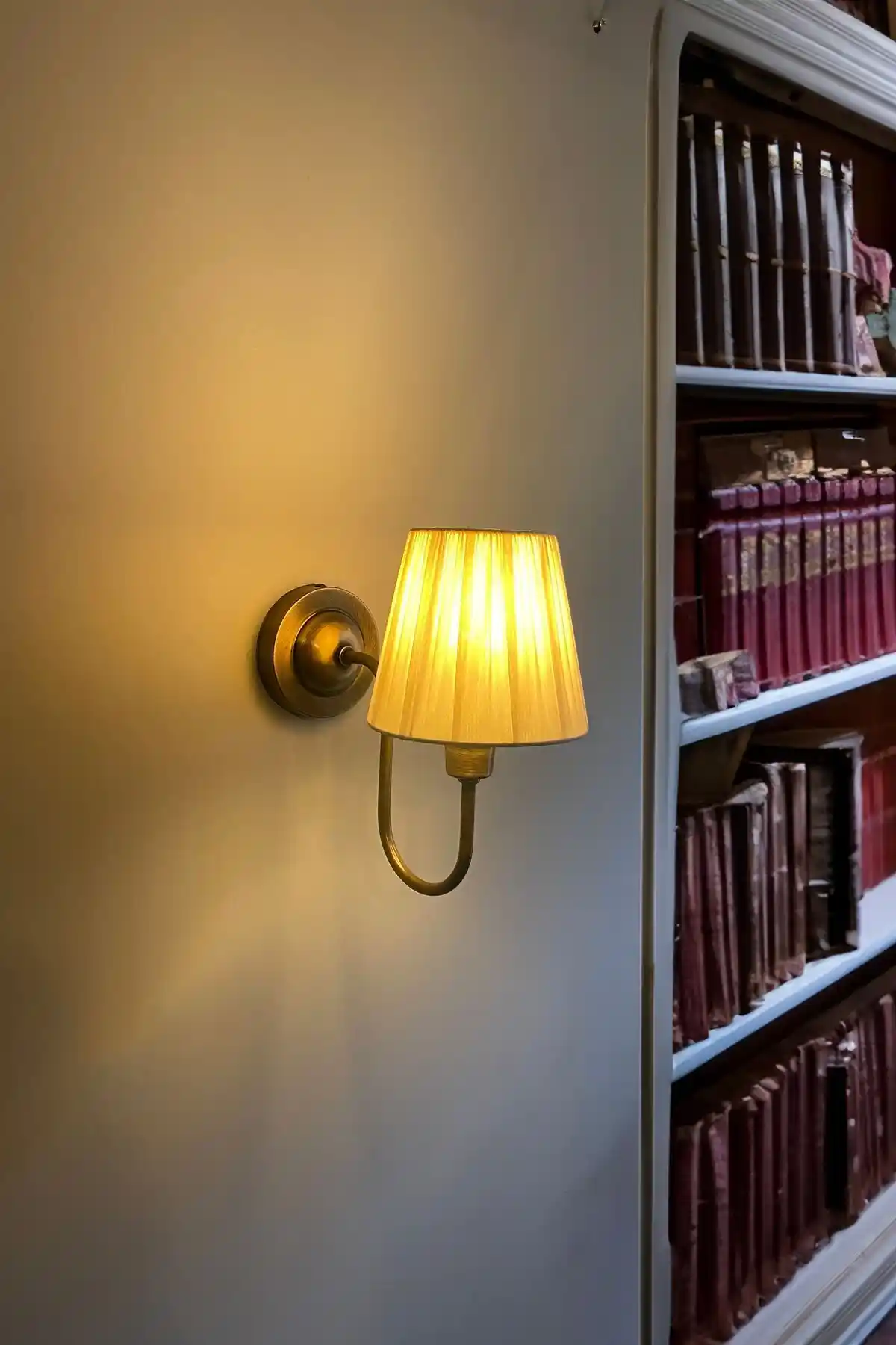 Fivorno Eskitme Bordo Metal Aplik Modern ve Vintage Tarzda İç Mekan Aydınlatması