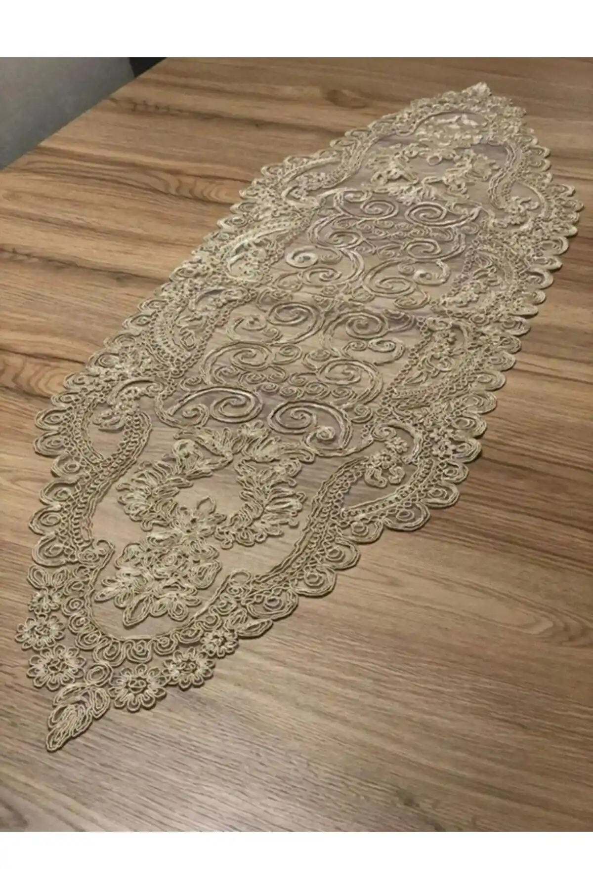 Genel Markalar Dantel Detaylı Cappuccino Runner ile Şık ve Dayanıklı Masa Dekorasyonu