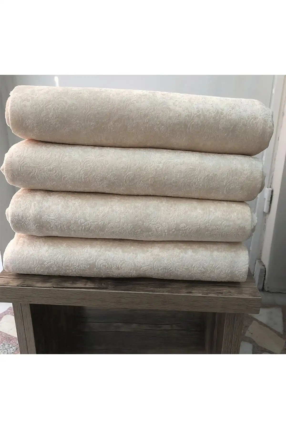 Genel Markalar Kadife Kaymaz Koltuk ve Çekyat Örtüsü Şık ve Dayanıklı Tasarımıyla Öne Çıkıyor