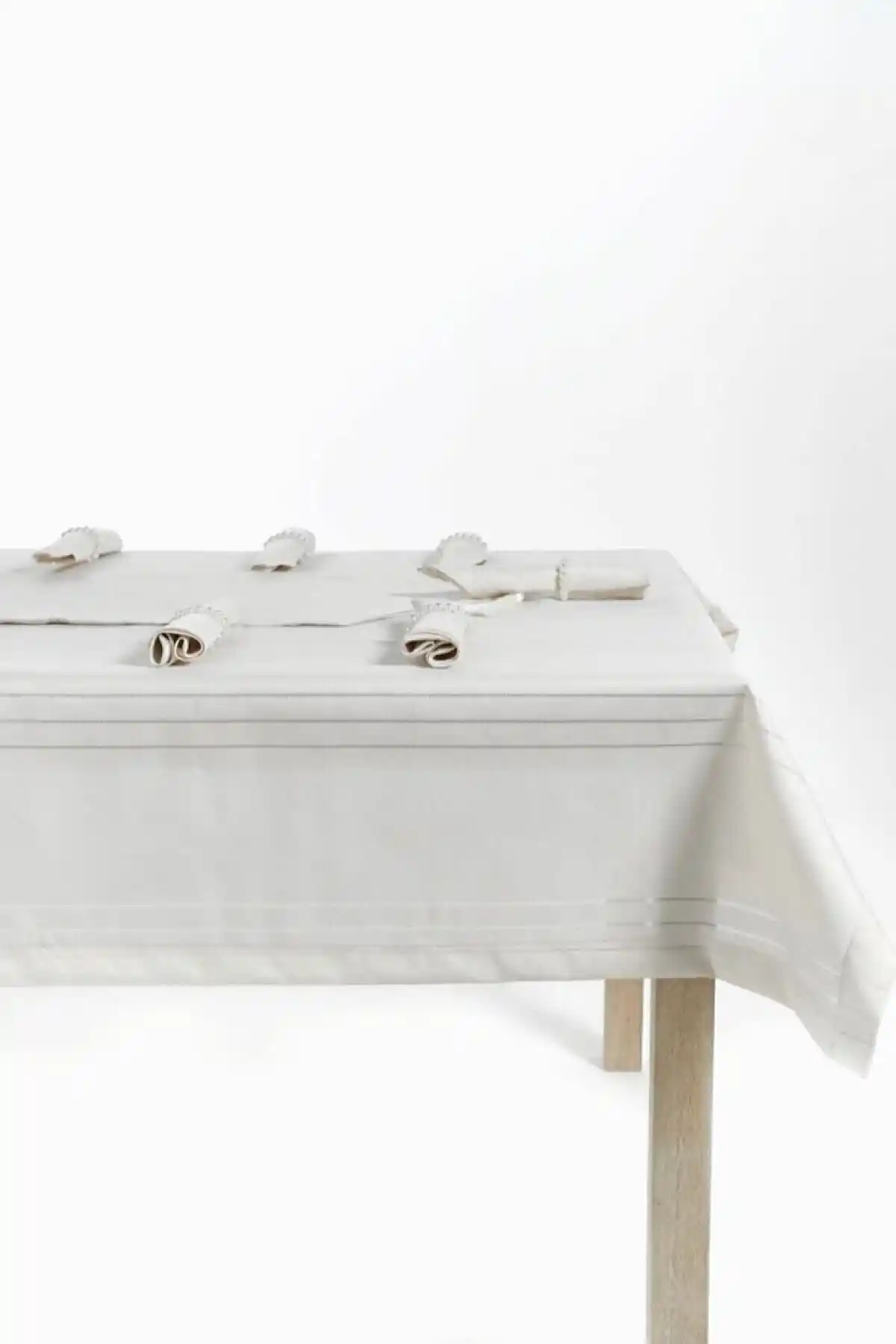 Gülce Home Collection Krem Keten Kumaş Çizgili Masa Örtüsü Modern ve Dayanıklı Tasarım