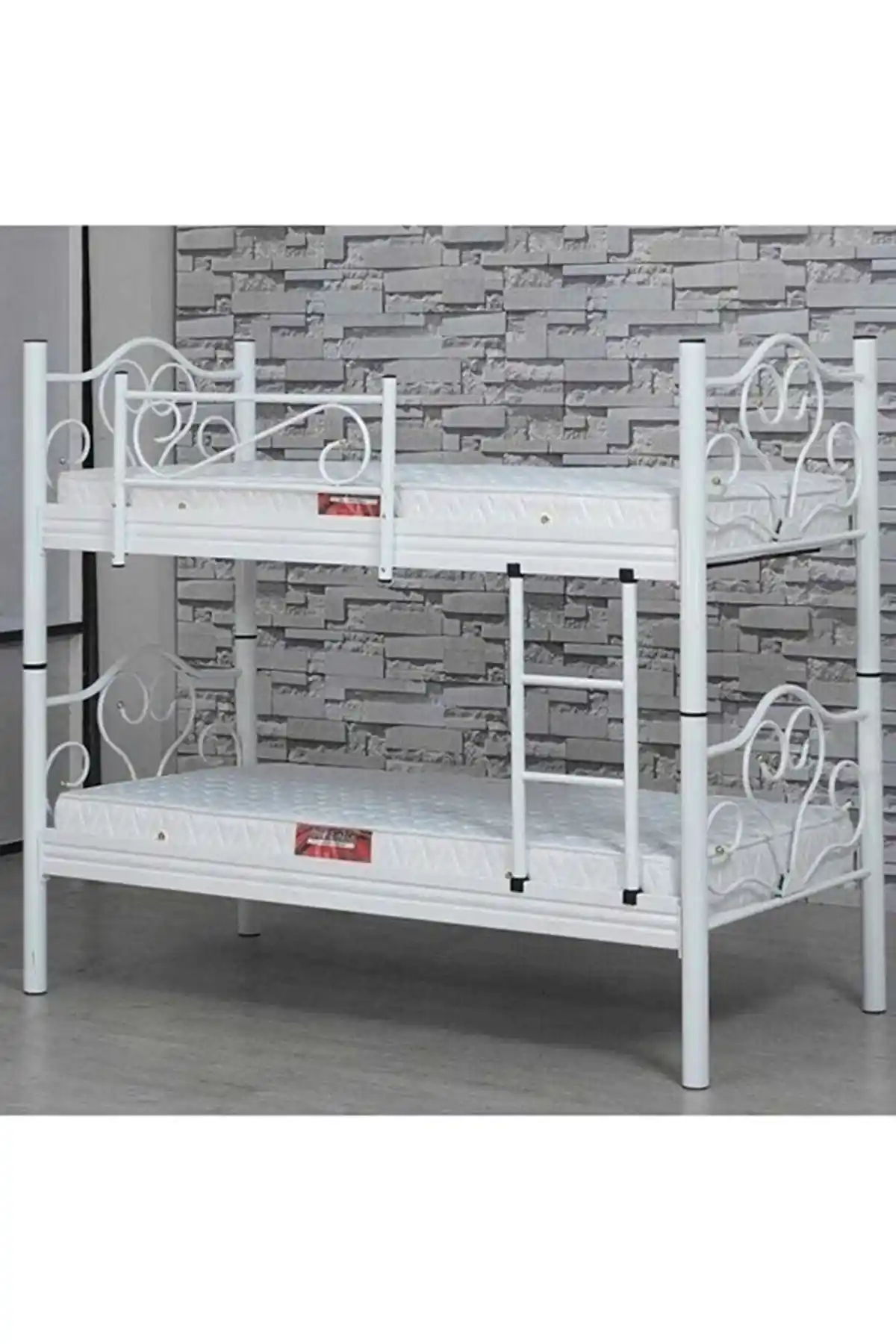 Gün Metal Beyaz ve Metalia Gm 126 Ayrılabilir Çiftli Ranza Karşılaştırması