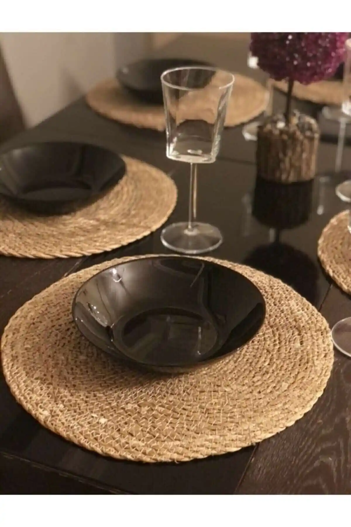 Hasır Amerikan Servisleri: Doğal Malzeme ve Şık Tasarım ile Sofralarınıza Renk Katın