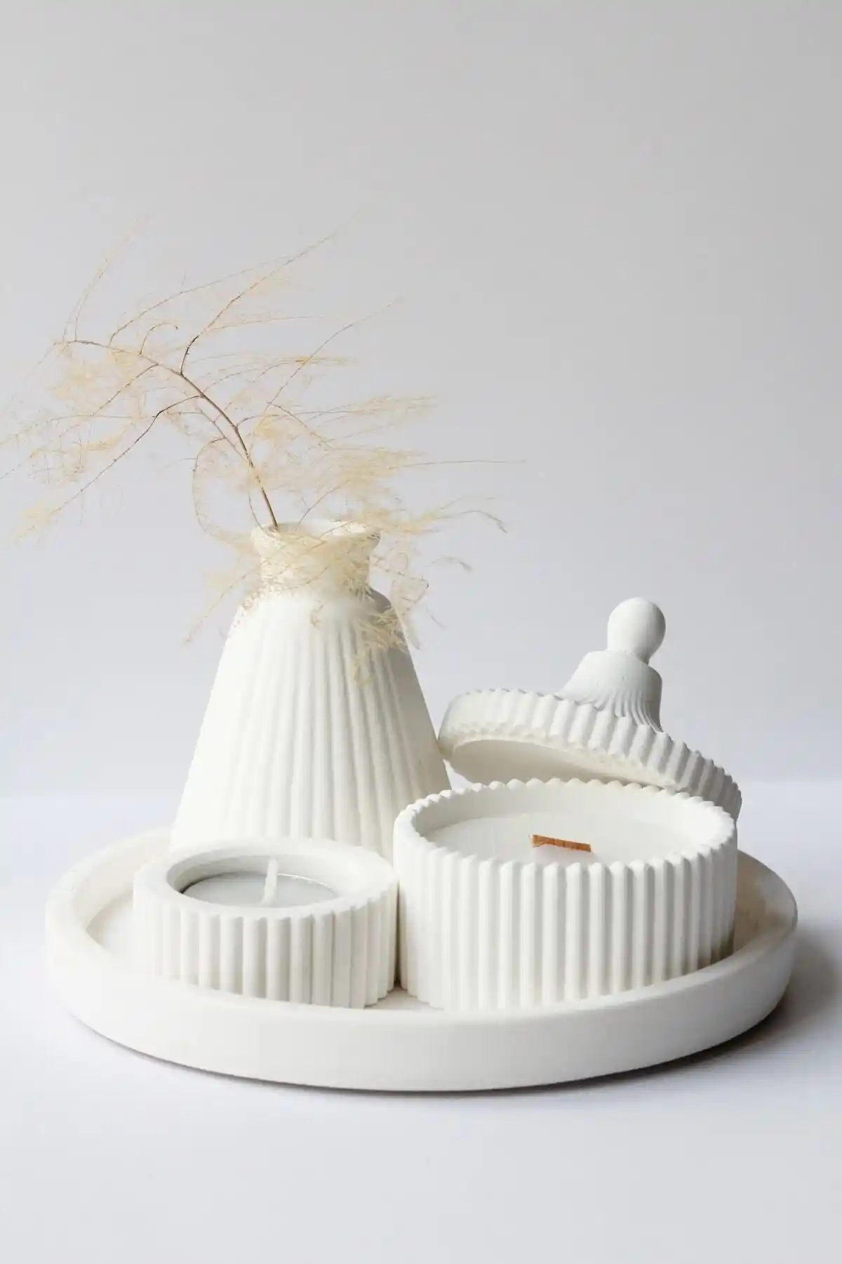 Homeartplus Beyaz Renk Özel Tasarım Kokulu Mum ve Üçgen Vazo Aksesuar Seti