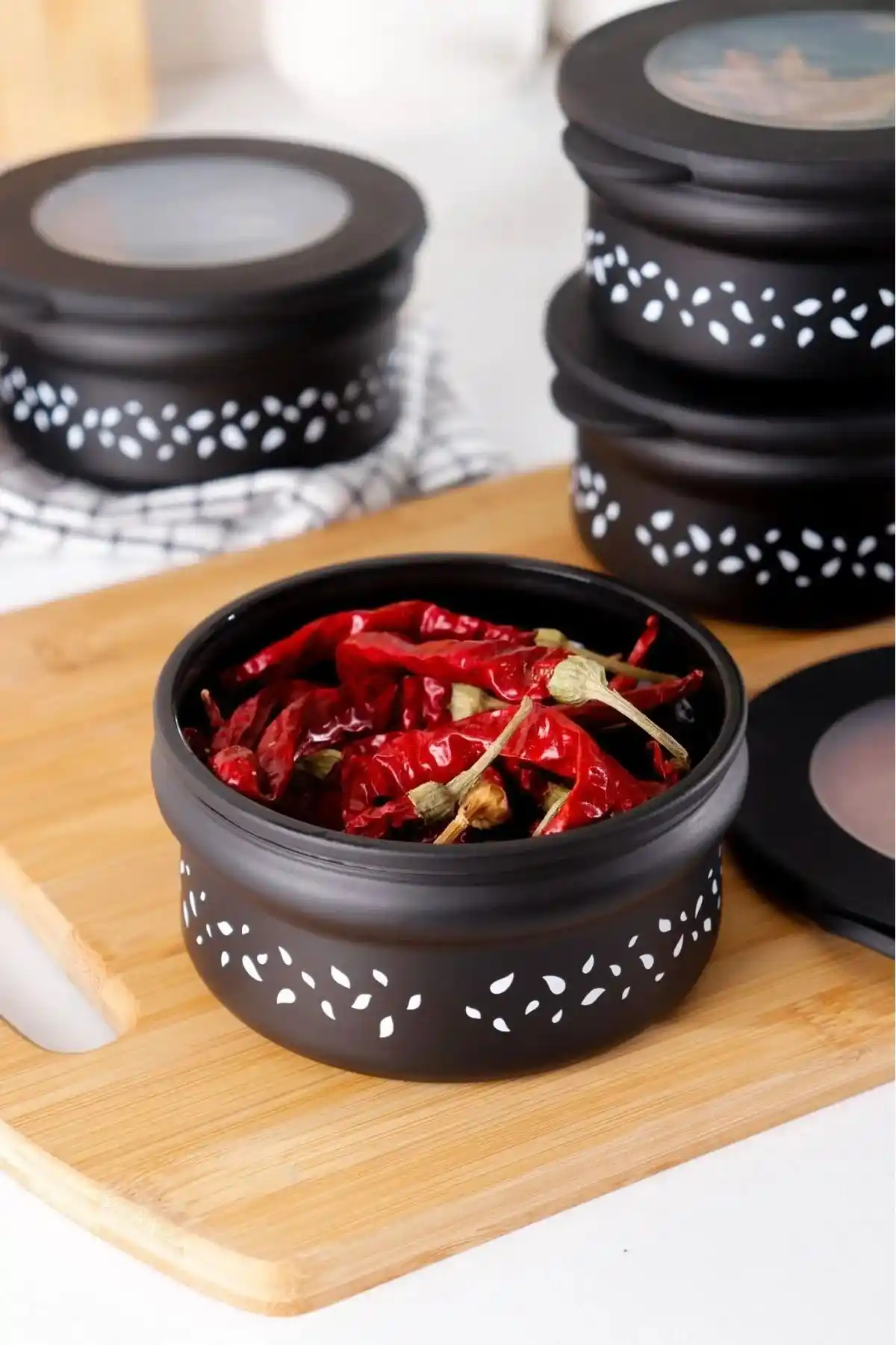 HOMENIVA 4'lü Vakumlu Kapaklı Cam Saklama Kabı Seti Şık ve Dayanıklı Mutfak Gereçleri