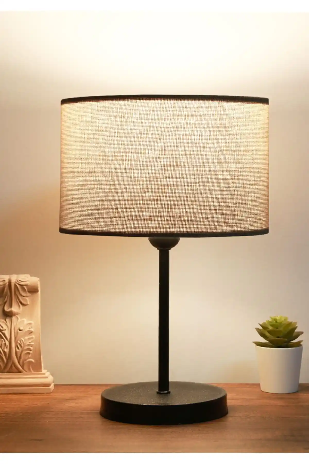 HOMİNG 31-45 Kumbeji Metal Gövdeli Abajur Modern Tasarım ve Kullanım Kolaylığı