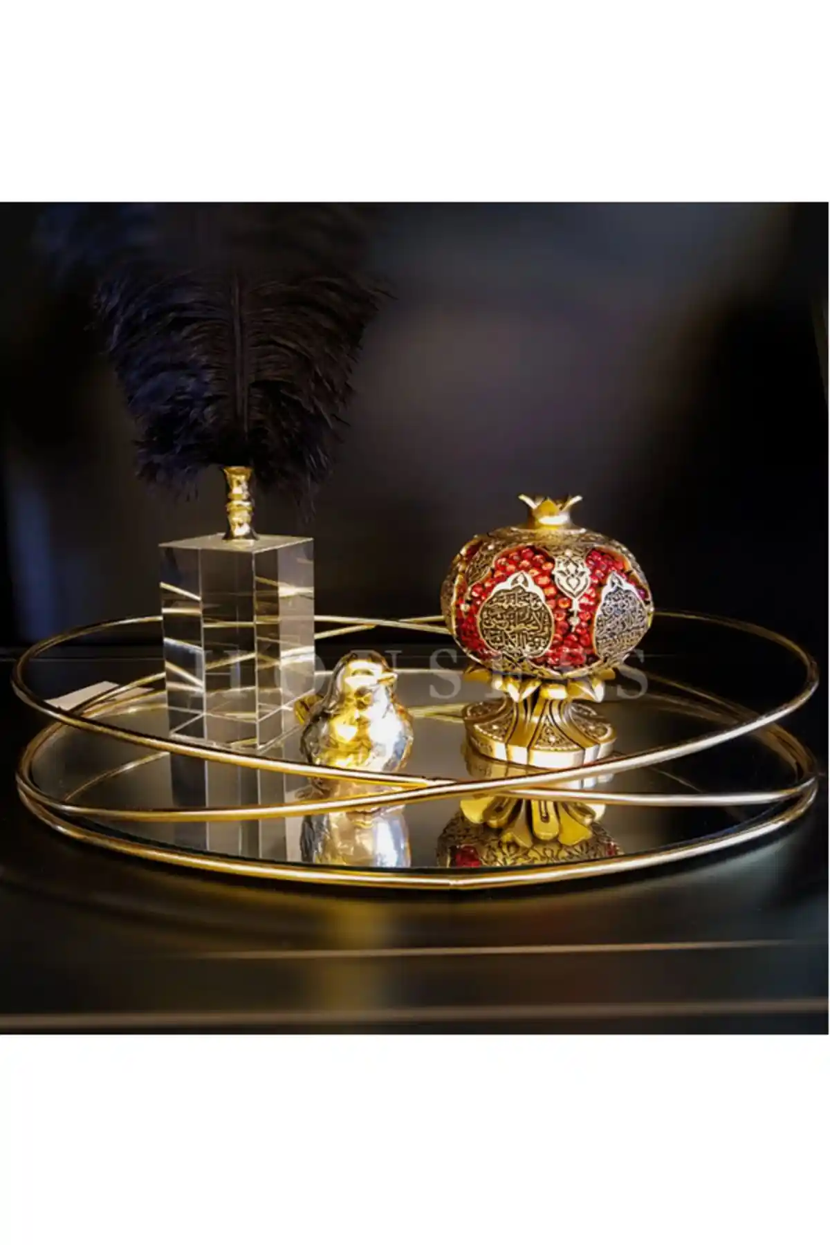 Housess Dekoratif Aynalı Metal Sunum Tepsisi: Şık ve Çok Yönlü Kullanım İçin Tasarlanmış