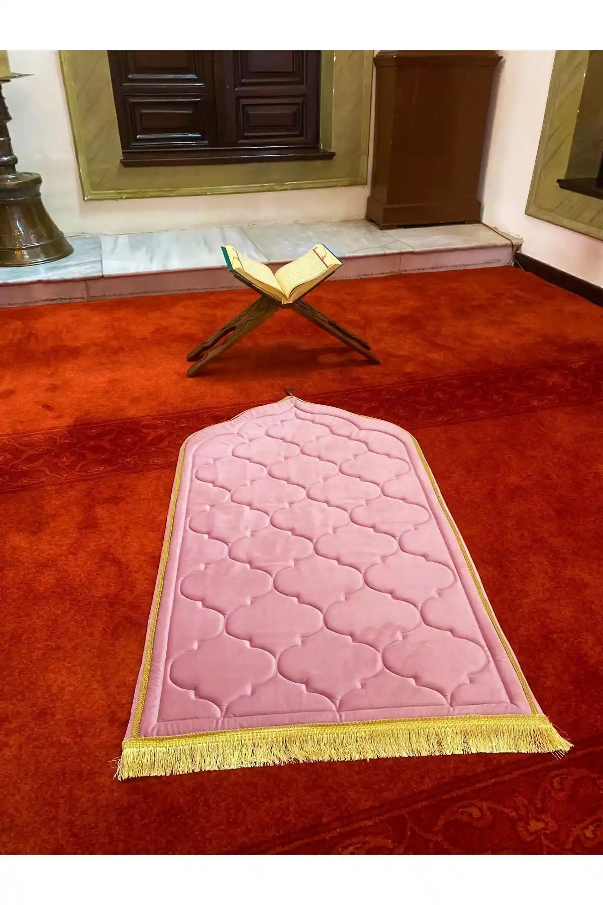 İpek Kadife Kapitone Seccade ve Lüks Mavi Kadife Namaz Seccadesi Karşılaştırması