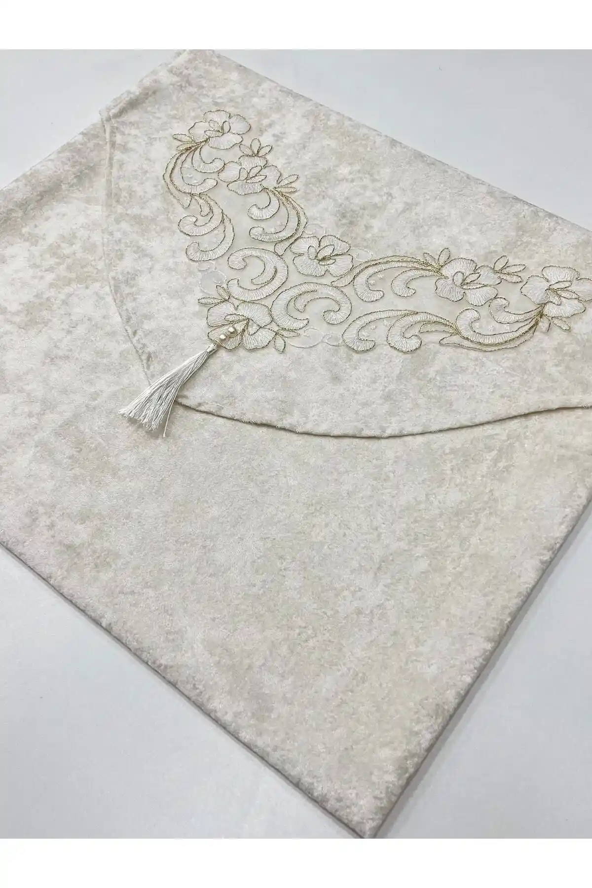 Kadife Kumaş ve Güpür Detaylı Çeyizlik Lüks Bohça - Şık ve Dayanıklı Tasarım