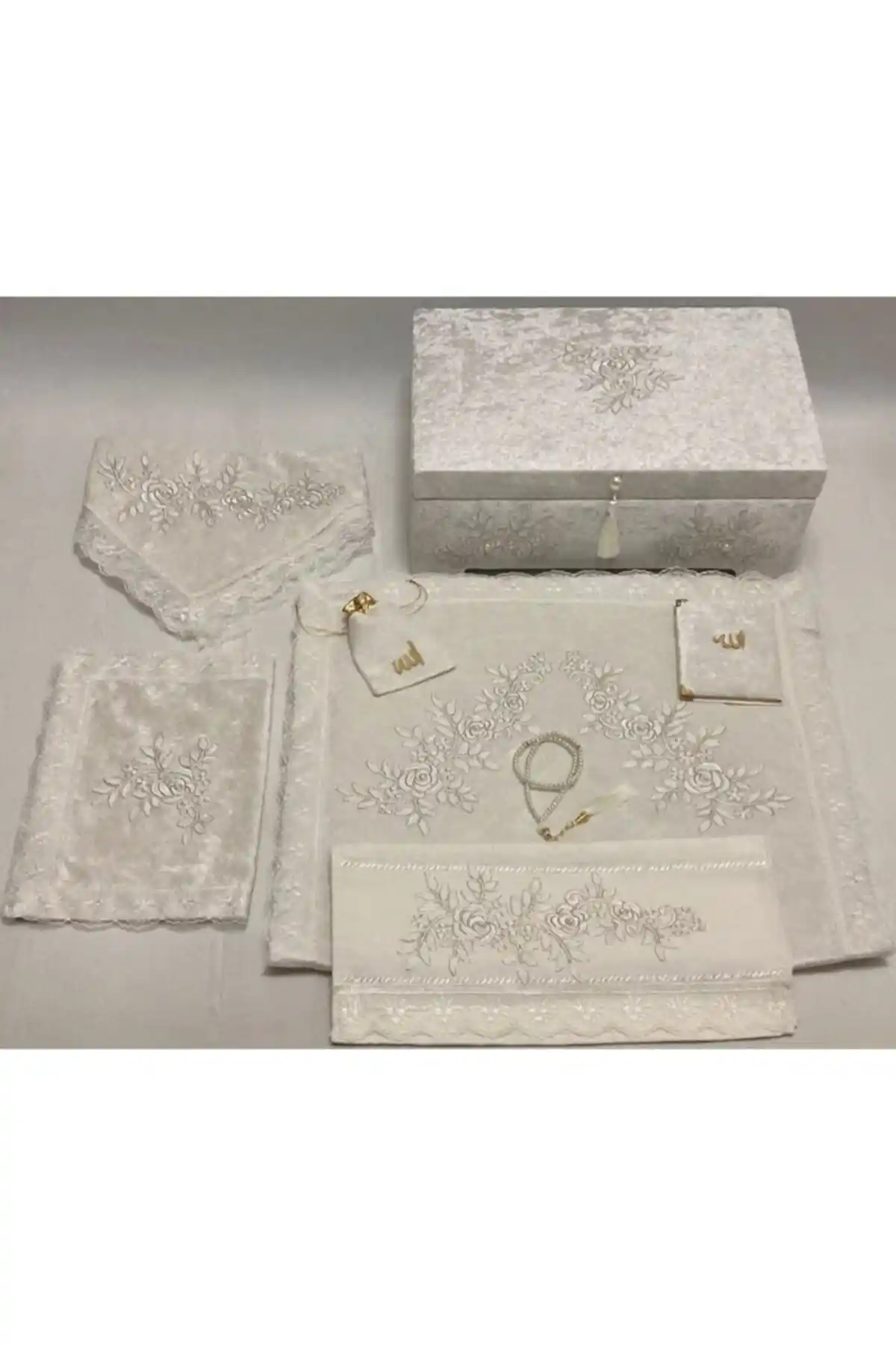 Kadife Seccade Setleri Karşılaştırması: Dilek Krem ve Lamazihome Modelleri