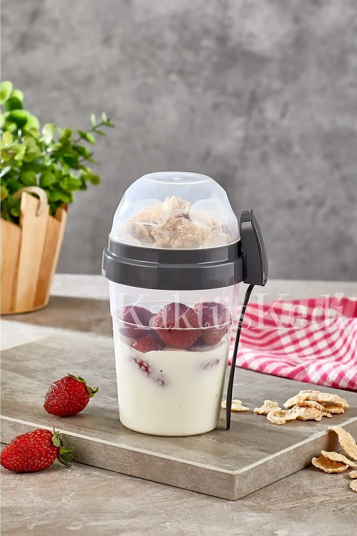 KaktüsKedi Kaşıklı Çatallı Ara Öğün Bardağı Pratik ve Şık Saklama Çözümü