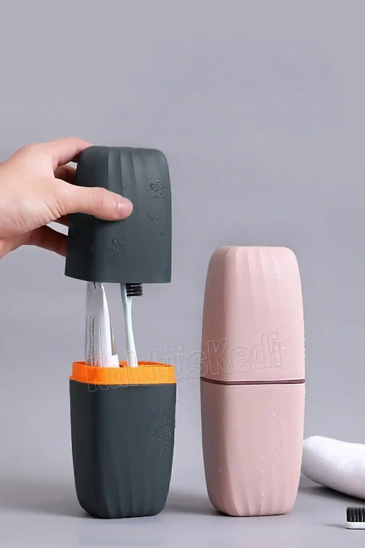 KaktüsKedi ve Poomy Diş Fırçalık Organizerleri Karşılaştırması