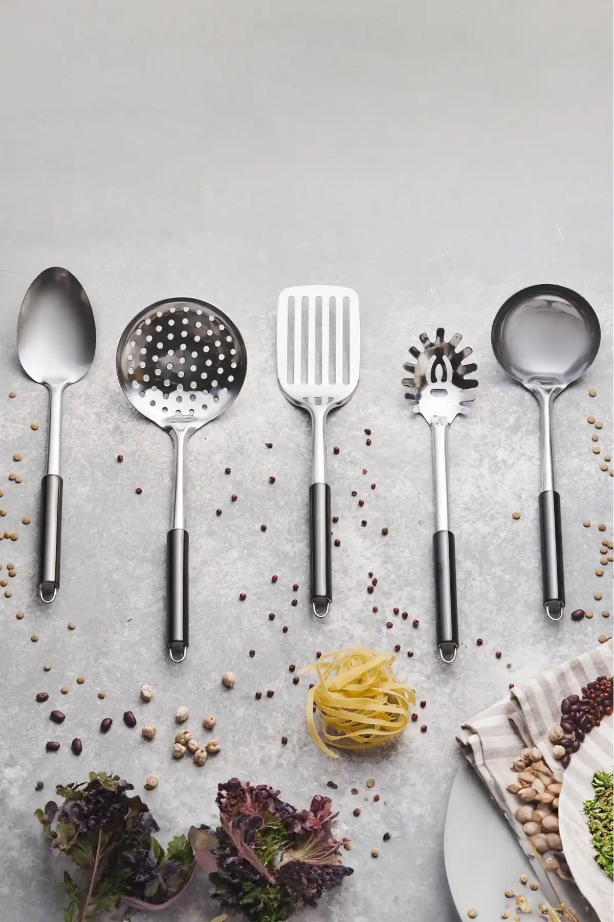 Karaca Apricot Master Black 5 Parça Servis Seti: Şık ve Dayanıklı Mutfak Gereçleri