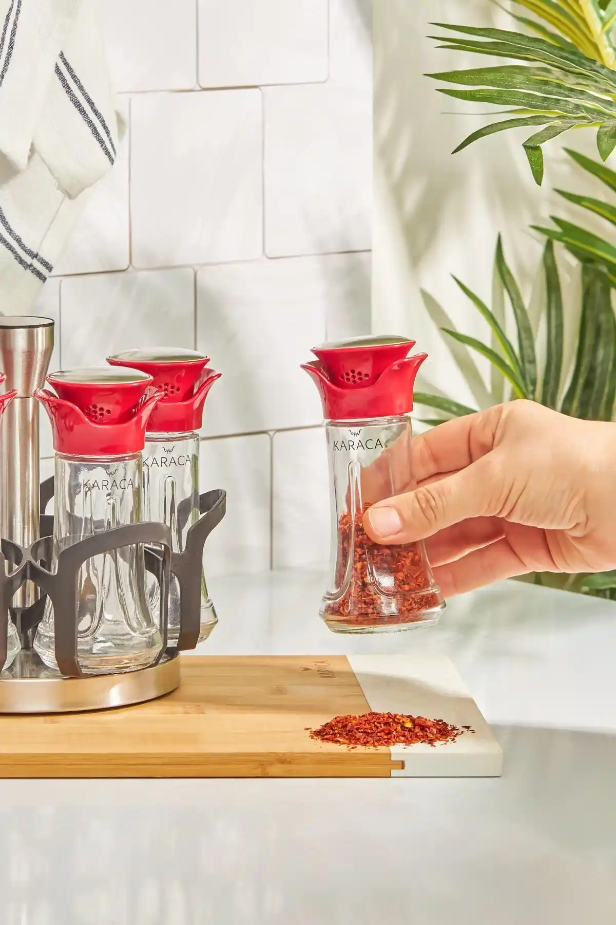 Karaca Cam Nori Round 7 Parça Baharat Takımı: Estetik ve Fonksiyonellik Bir Arada