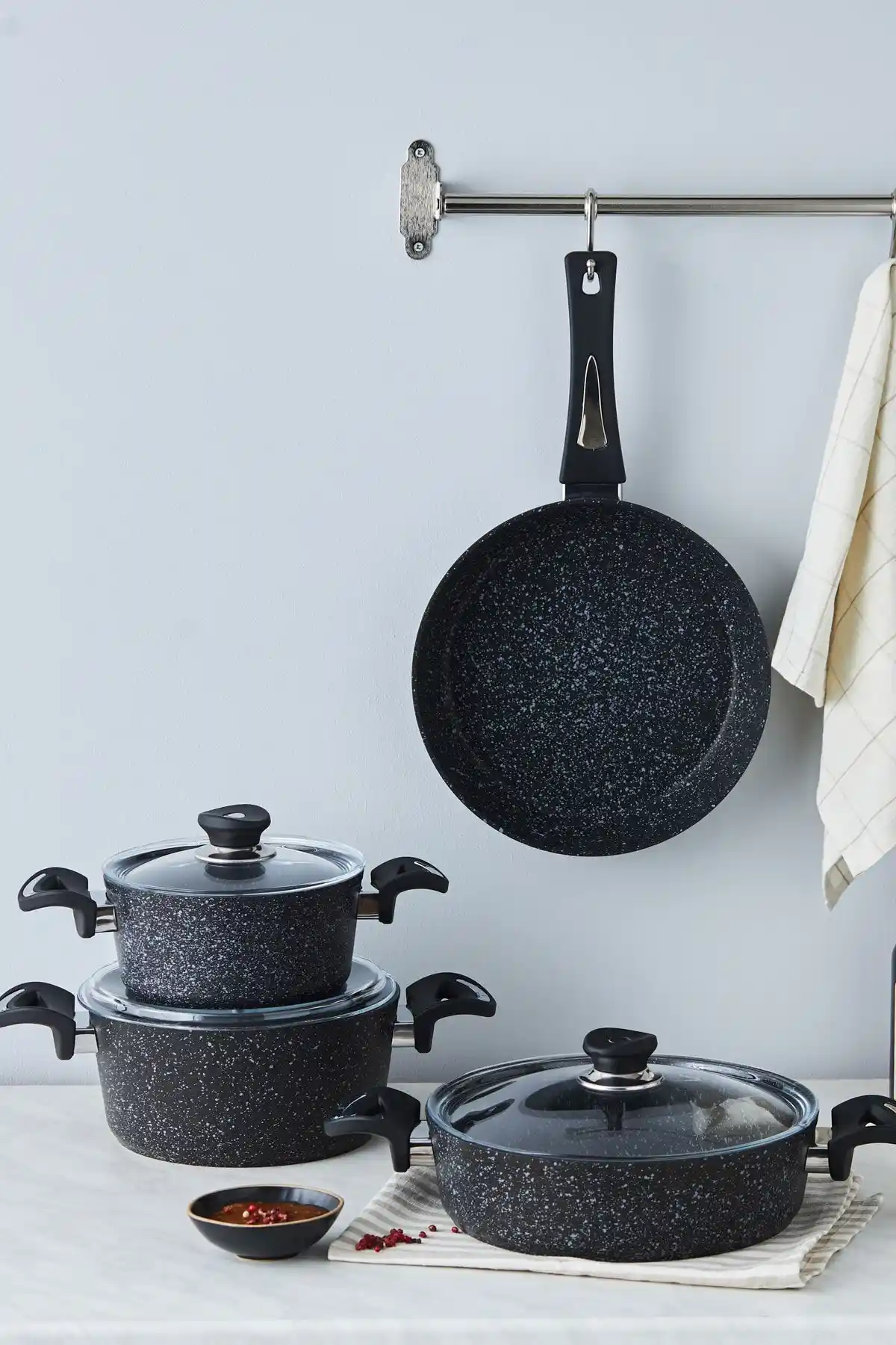 Karaca Defne Biogranit 7 Parça Tencere Seti: Dayanıklı ve Sağlıklı Mutfak Gereçleri