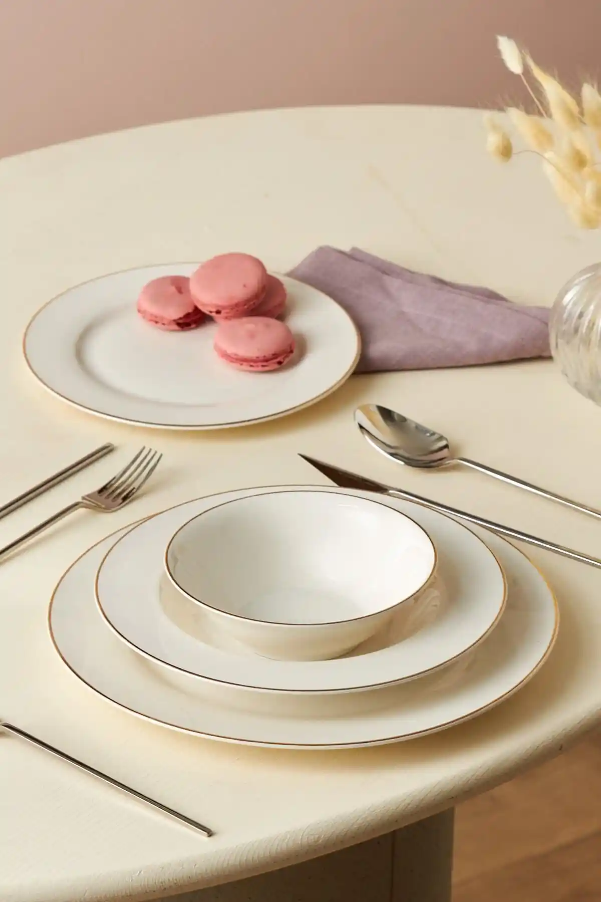 Karaca Elegance Bone Rebeca ve Karaca Stream Bone Satürn Yemek Takımları Karşılaştırması