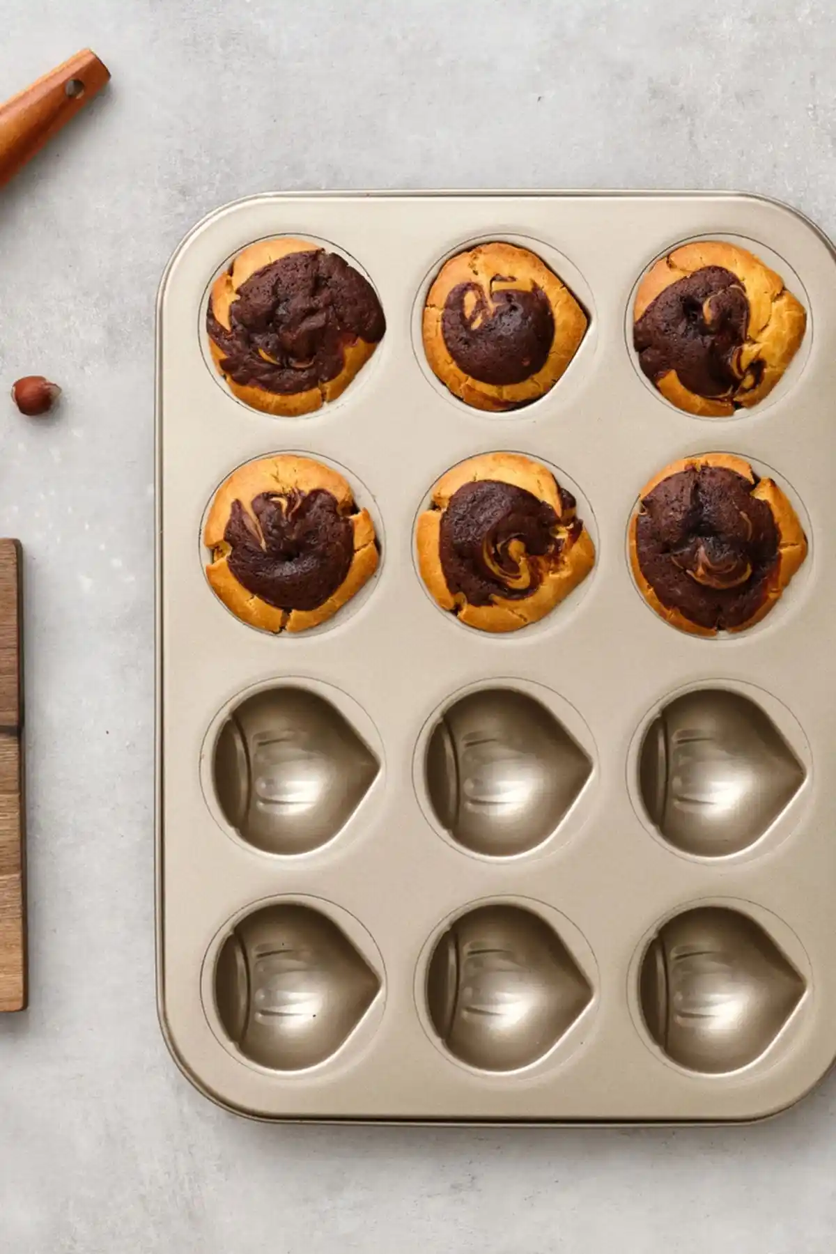 Karaca Fındık 12'li Muffin Kek Kalıbı: Dayanıklı ve Şık Tasarım ile Mükemmel Pişirme Deneyimi