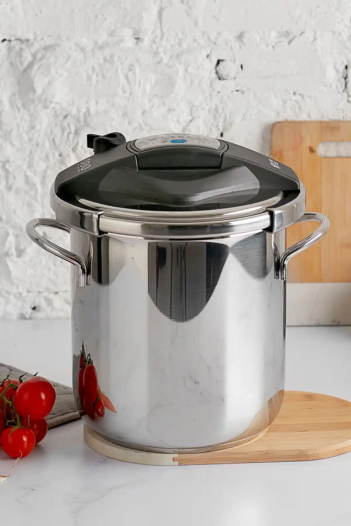 Karaca Grande ve KORKMAZ A156 Düdüklü Tencere Modellerinin Detaylı Karşılaştırması