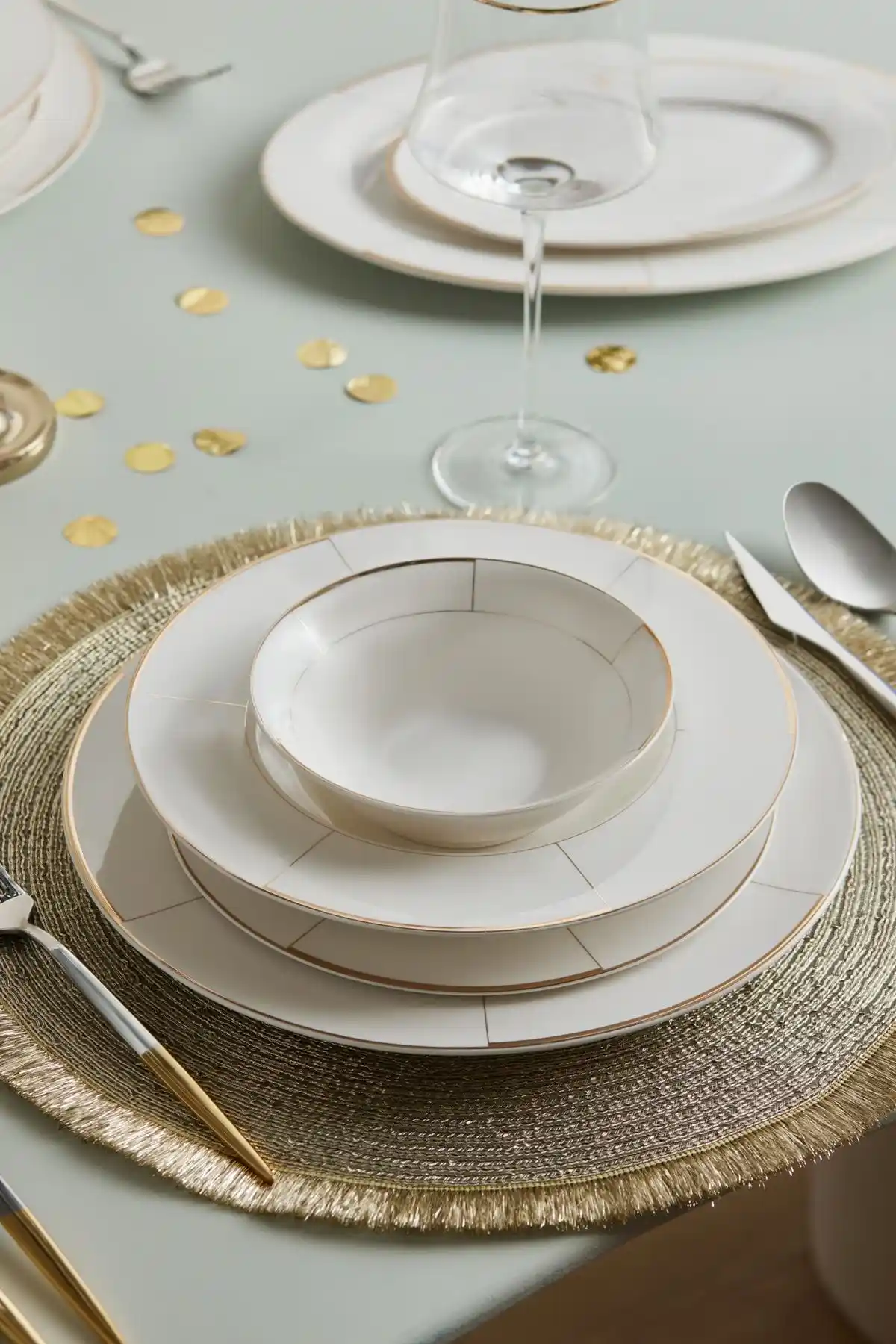 Karaca Millie 56 Parça 12 Kişilik Bone China Yemek Takımı Şıklık ve Dayanıklılık Sunar