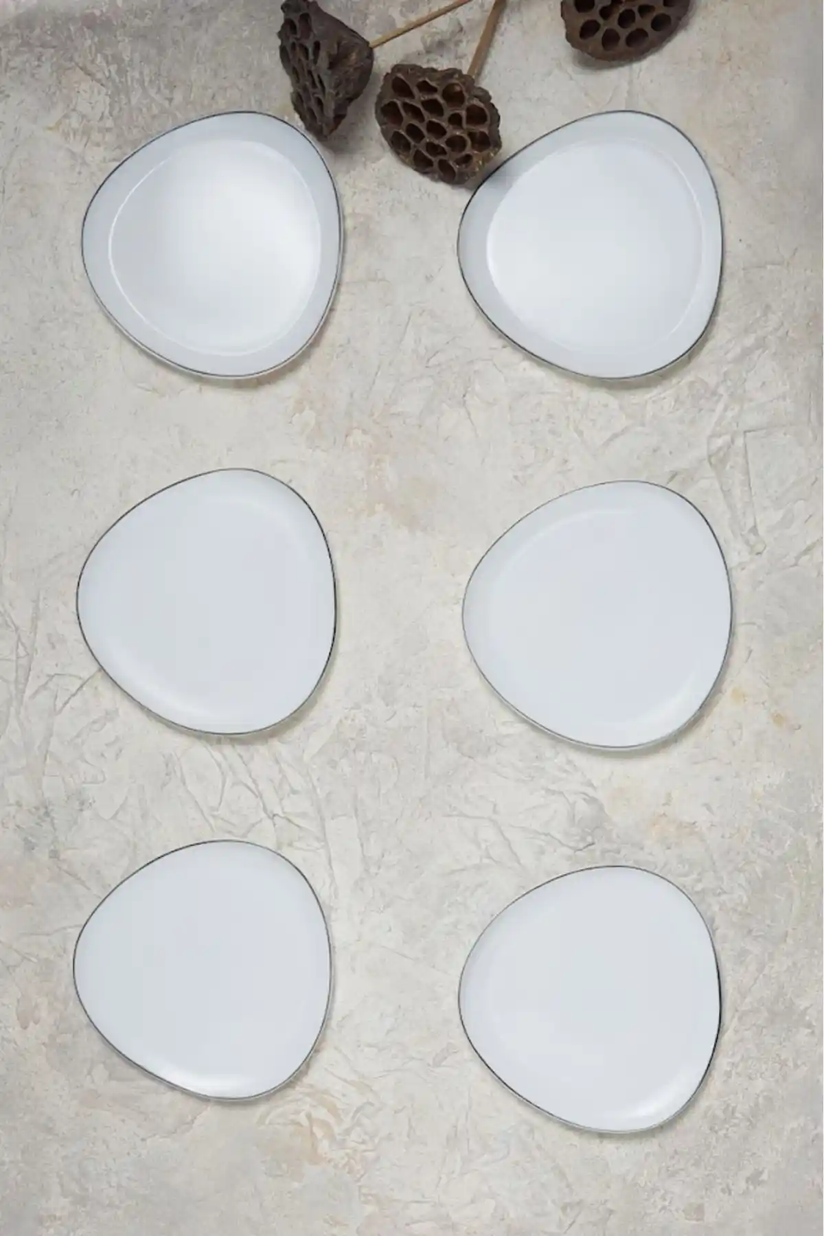 Karaca Sky Siyah Rimli Cam Pasta ve Tatlı Takımı Modern ve Şık Tasarımıyla Mutfaklara Zarif Dokunuş