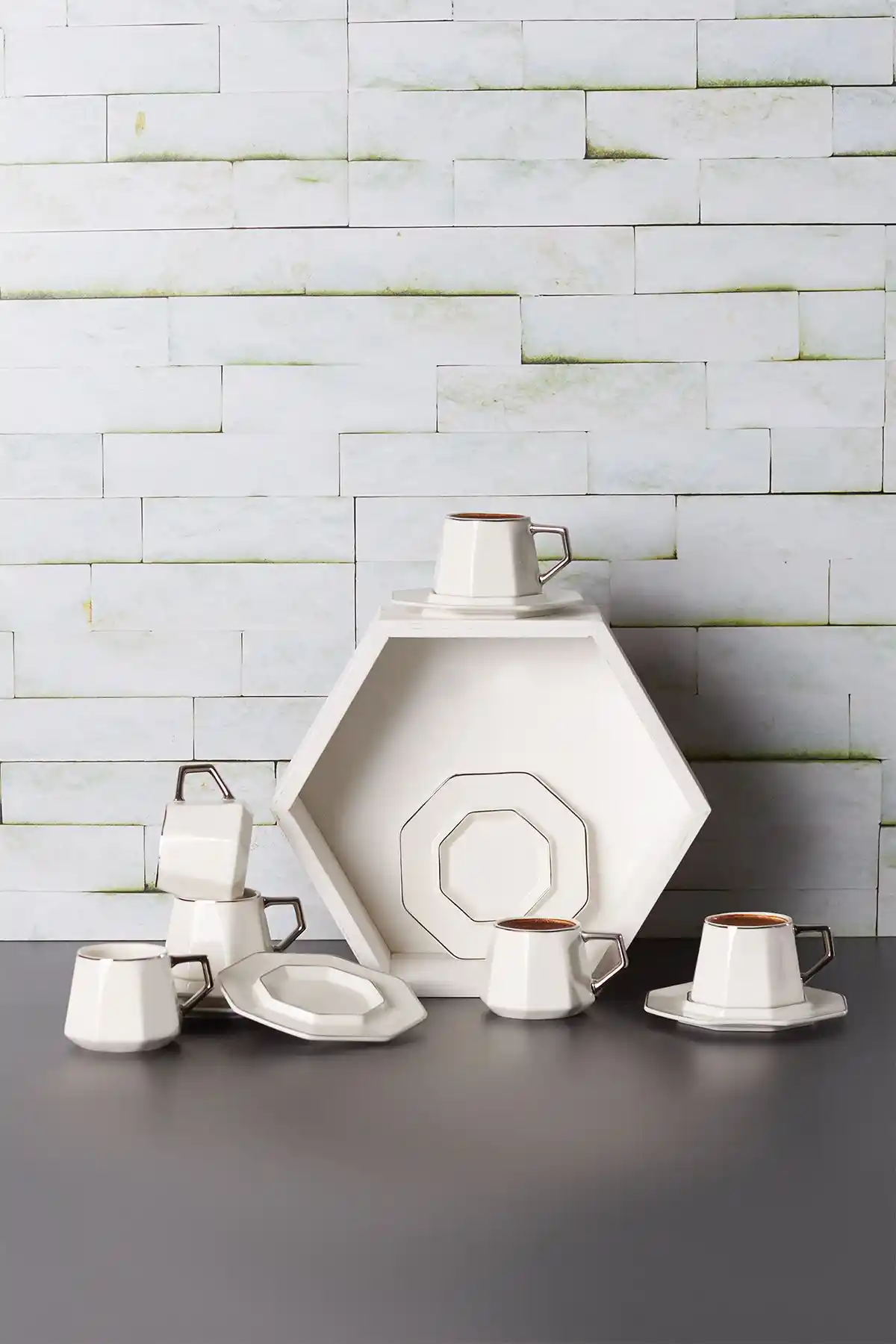 Karaca Zeher 6 Kişilik Kahve Fincanı Takımı Modern ve Şık Tasarımıyla Öne Çıkar