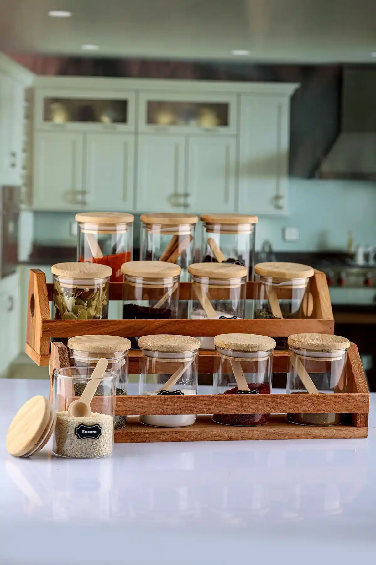 Karçiçeği Home 12'li Bambu Kapaklı Kaşıklı Baharatlık Seti ile Mutfakta Şıklık ve Pratiklik