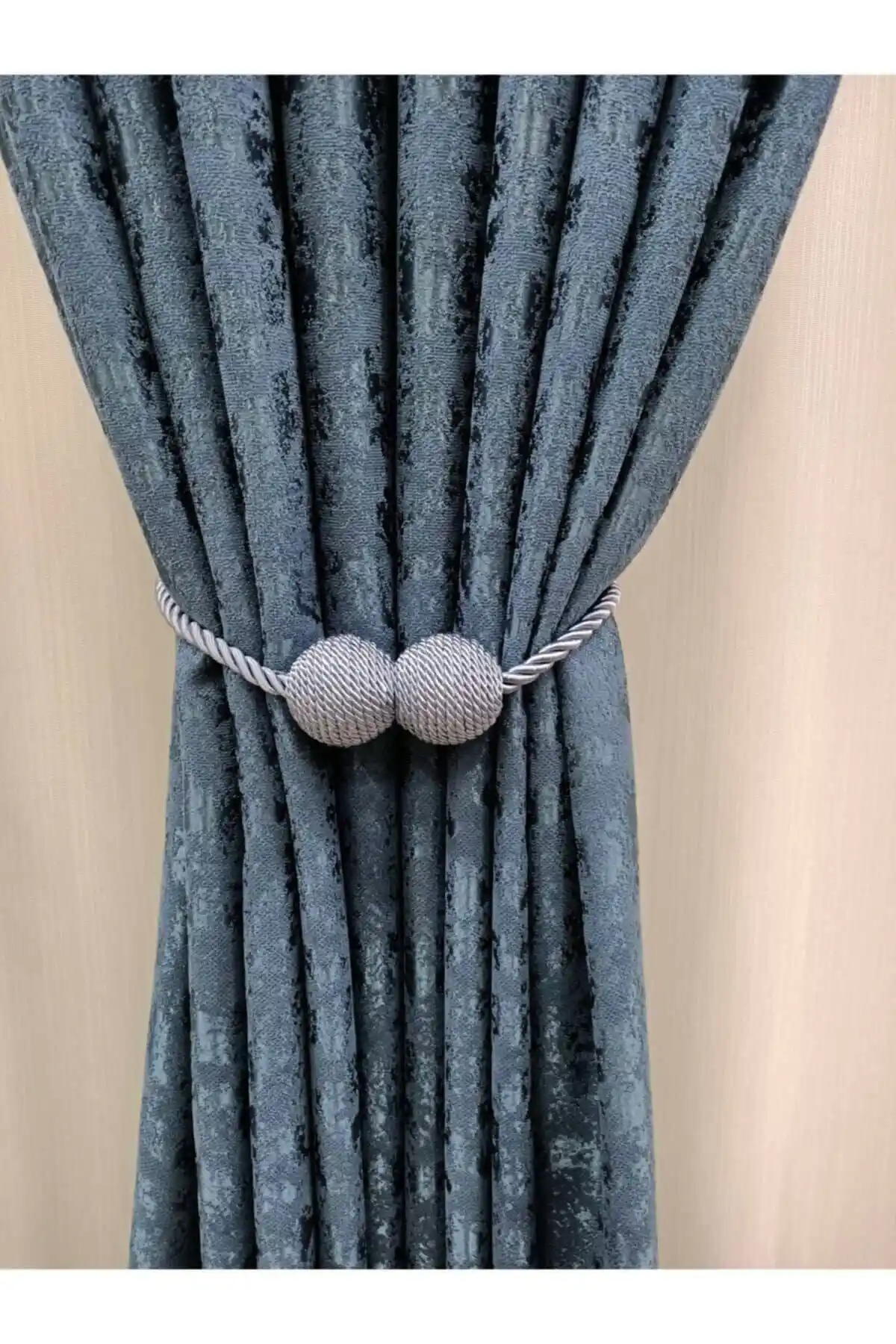 KAYATEX Mıknatıslı Perde Toparlayıcı ve Güneş Sarısı Ada Fon Perde Karşılaştırması