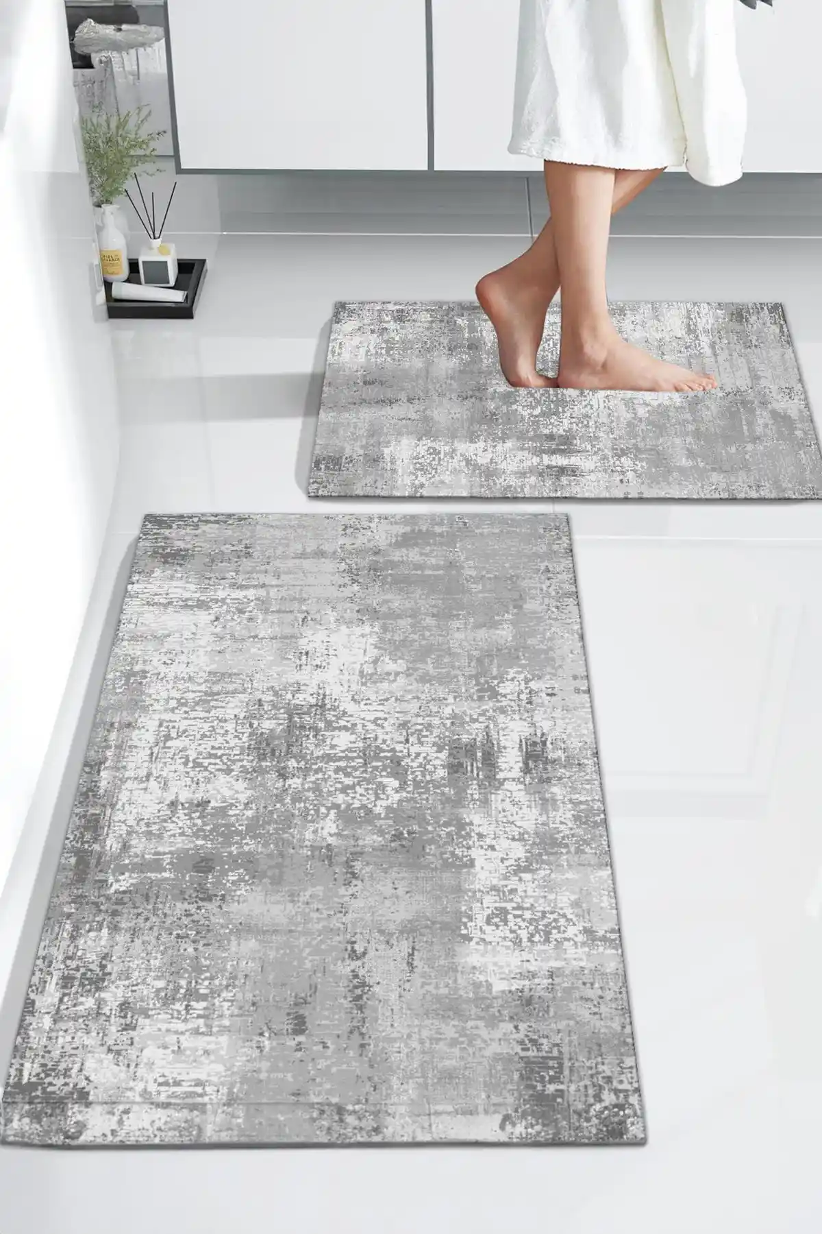 Kaymaz Tabanlı Banyo Halısı Çift Seti: Modern ve Güvenli Tasarım