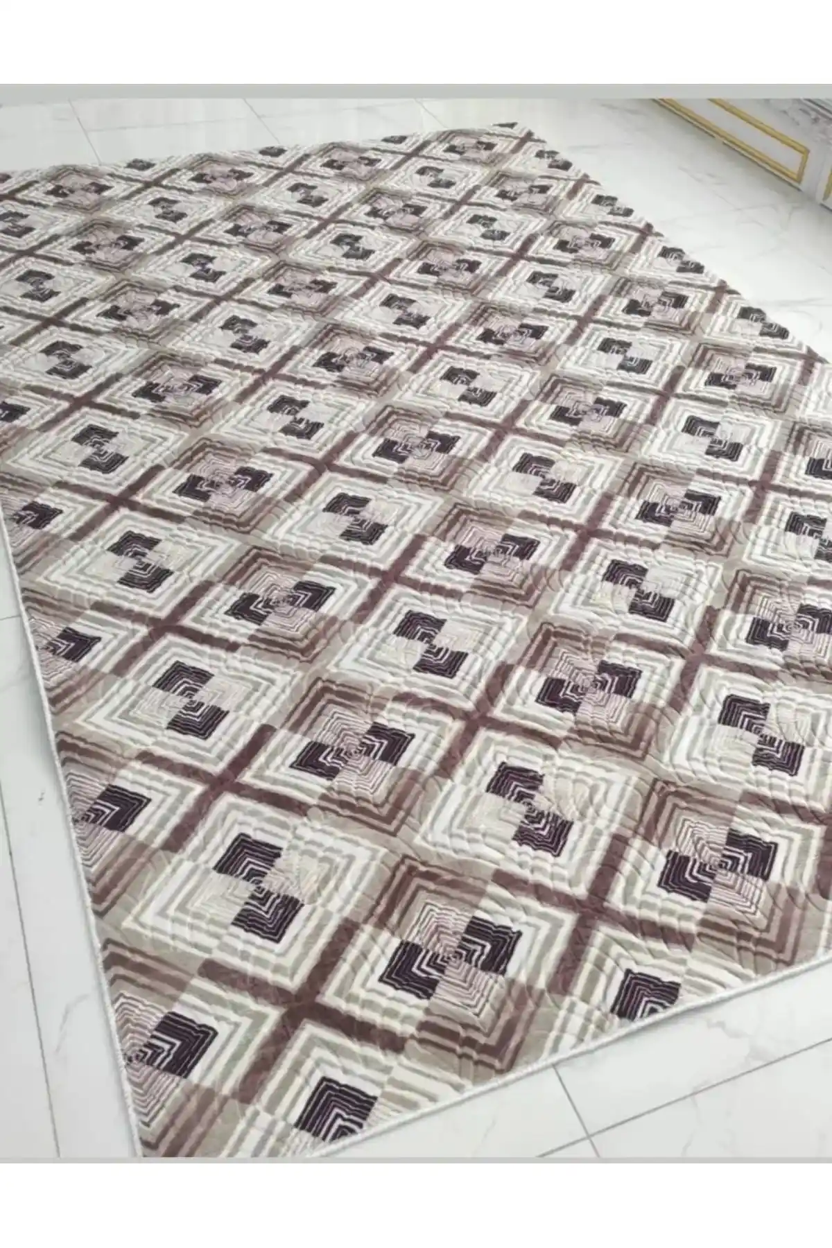 Kaymaz Tabanlı Halılar Karşılaştırması: Aksu ve Babil Home Modelleri ve Özellikleri