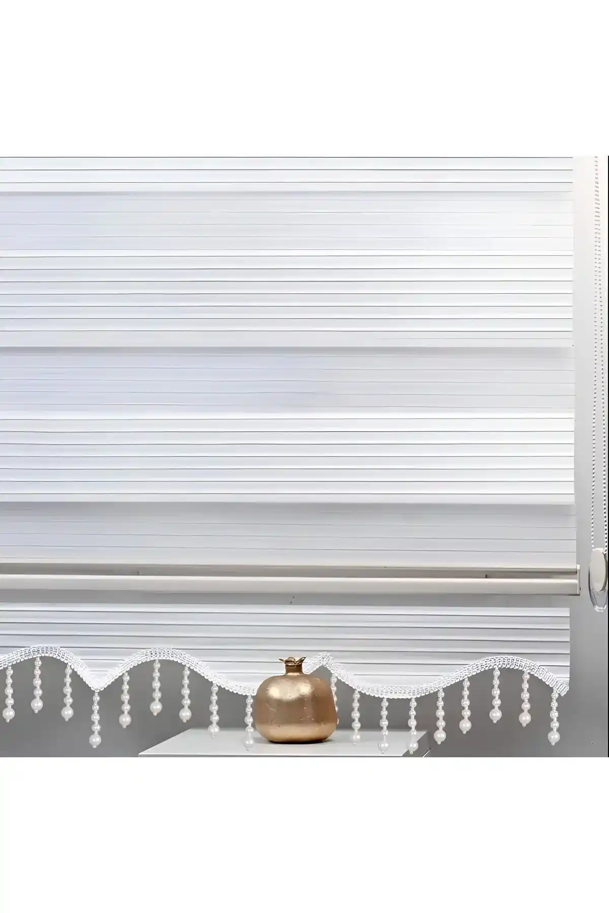 Kidmex Beyaz Piliseli Boncuklu Kumaş Zebra Stor Perde: Estetik ve Fonksiyonellik Bir Arada